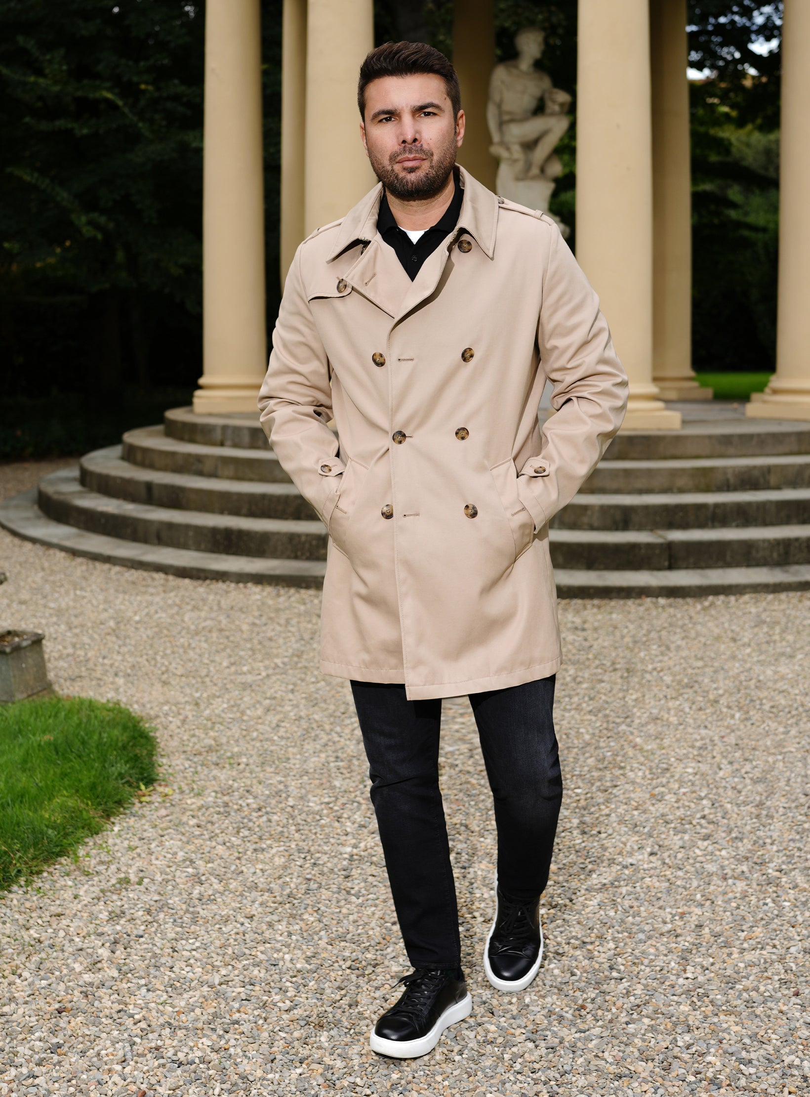 The Trench Coat – Refined Elegance in All Weather