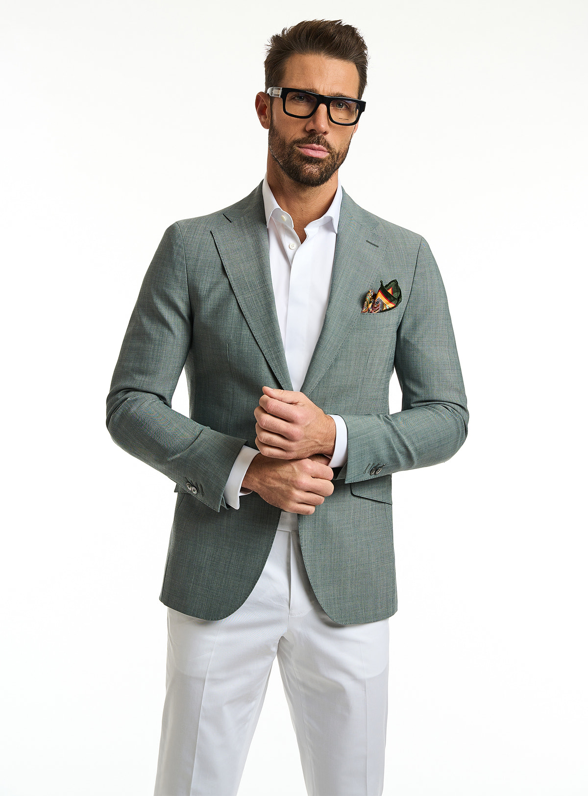 Sacou Torino Chic Consiglieri verde salvie, cu cămașă albă și pantaloni albi