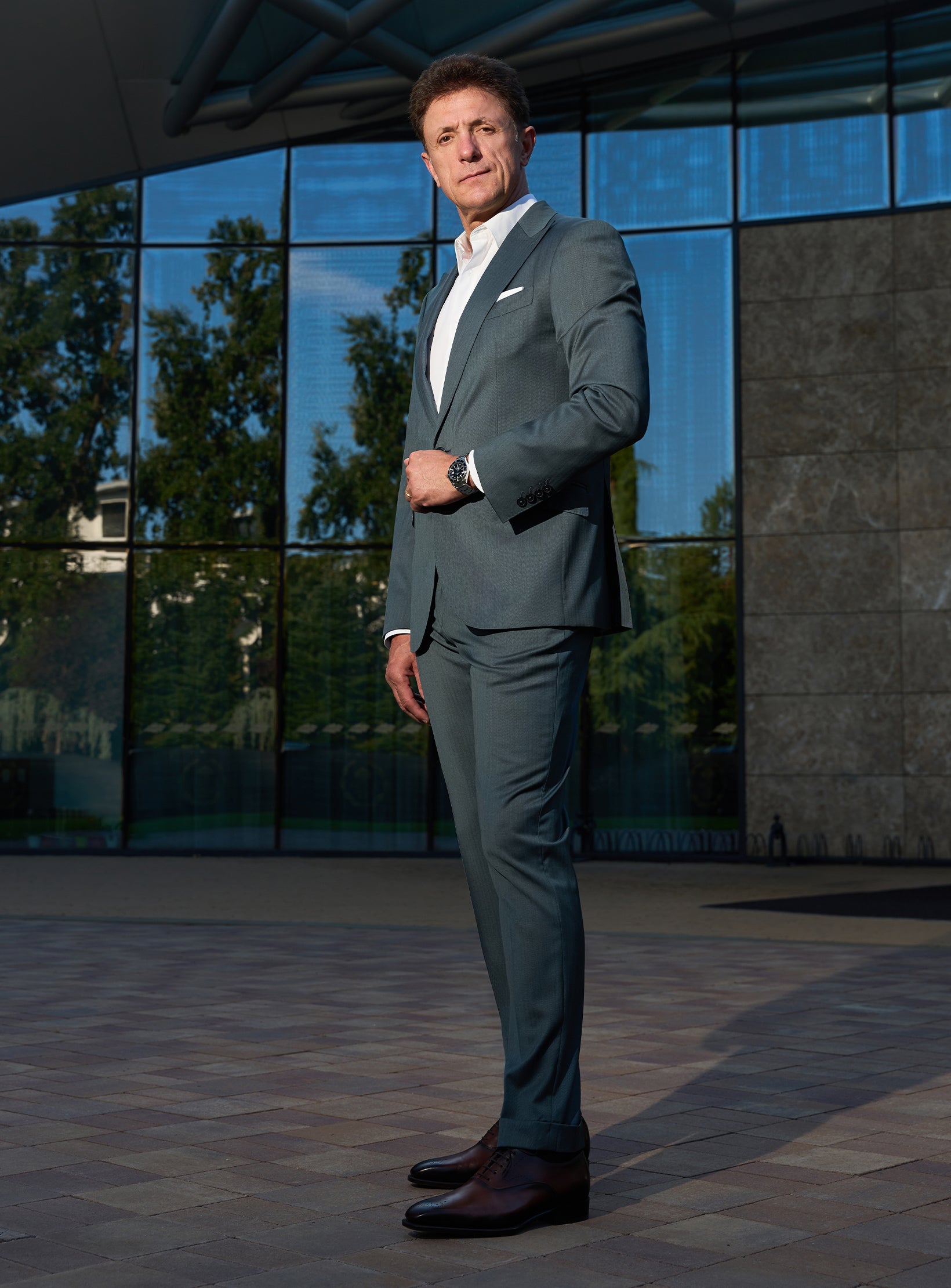 Costum Business Distinction