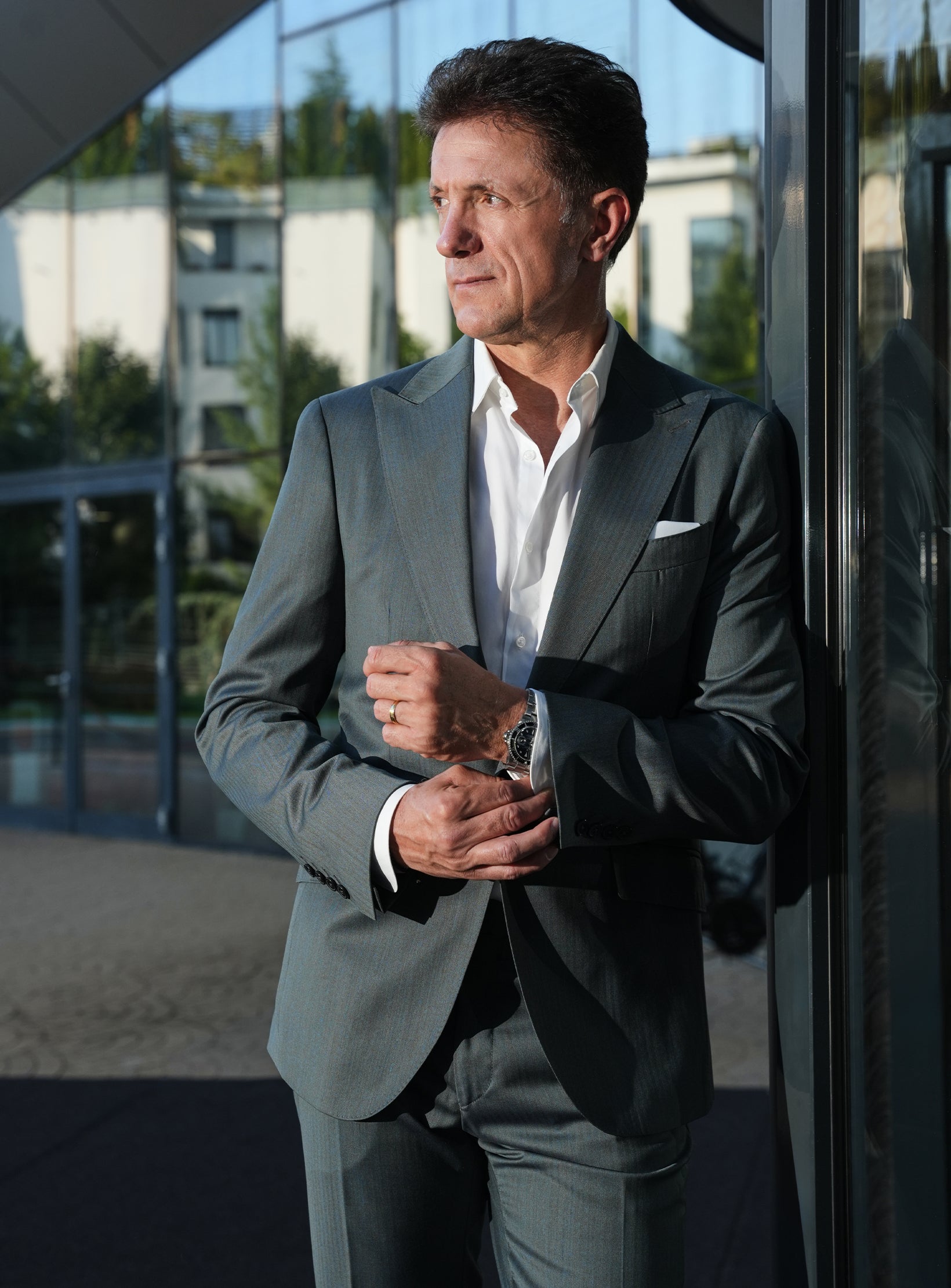 Costum Business Distinction
