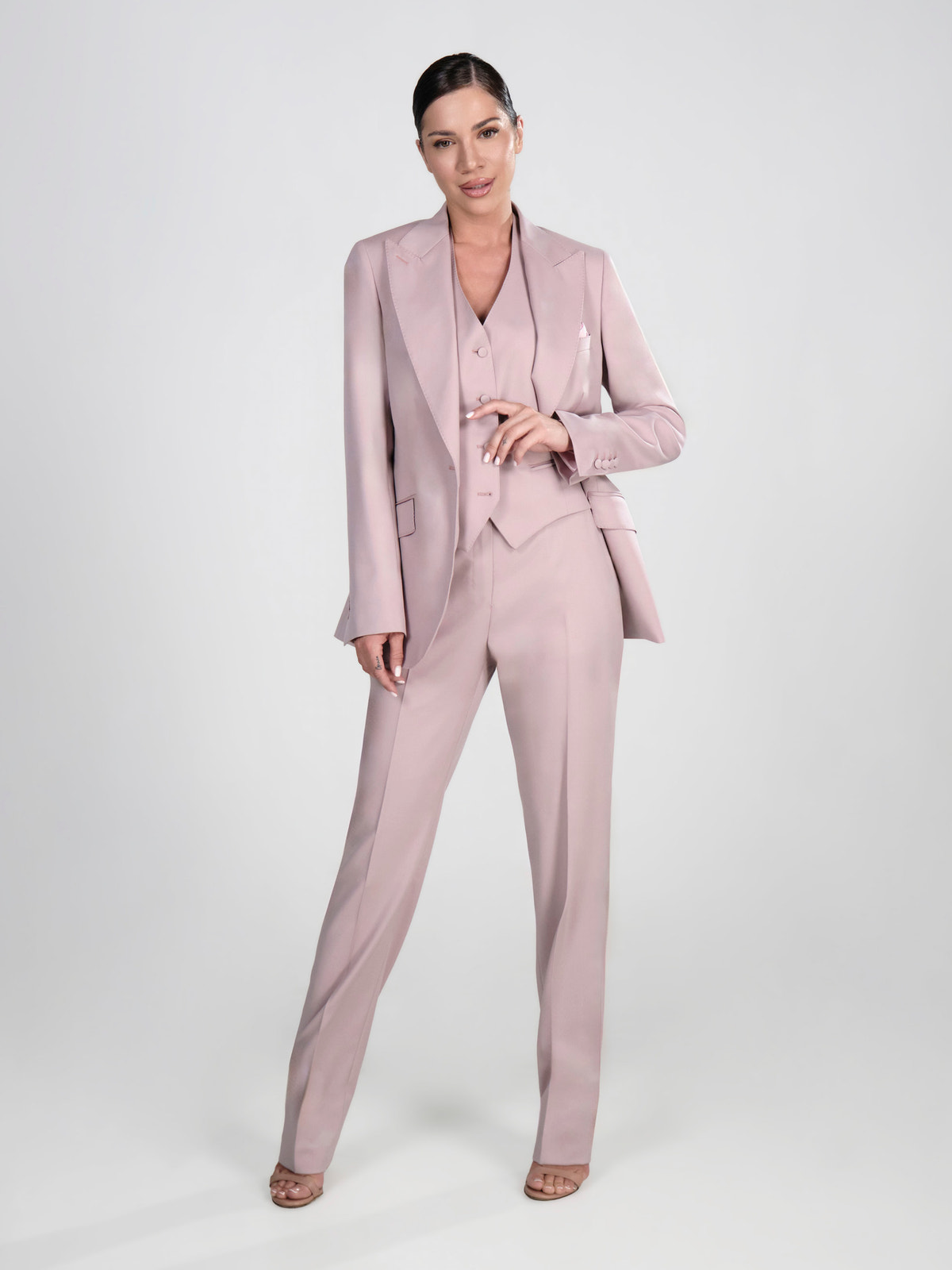 Costum de damă roz pudrat Consiglieri DONNA, cu sacou, vestă și pantaloni asortați