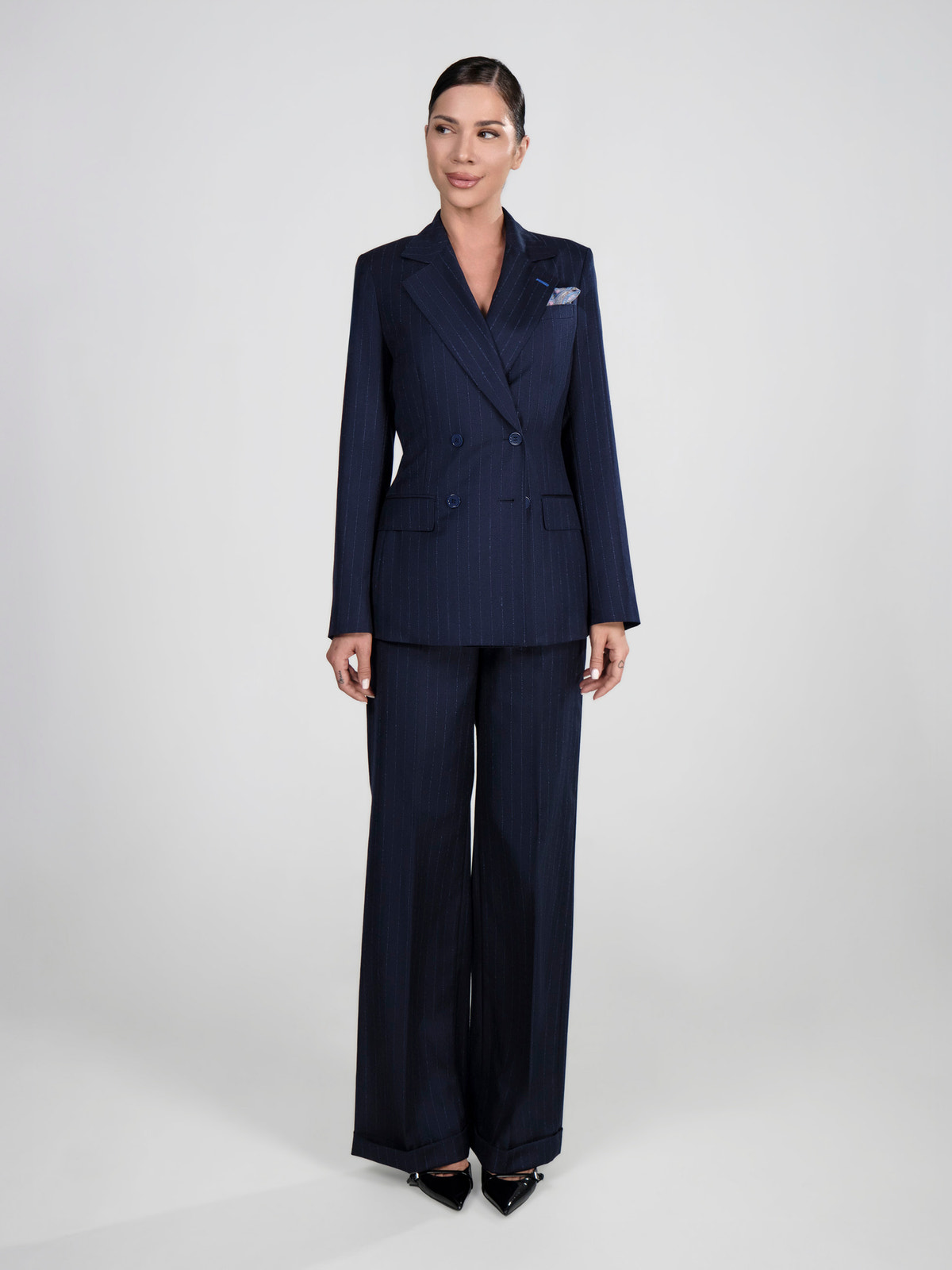 Costum de damă bleumarin Consiglieri DONNA, cu sacou la două rânduri de nasturi și pantaloni largi