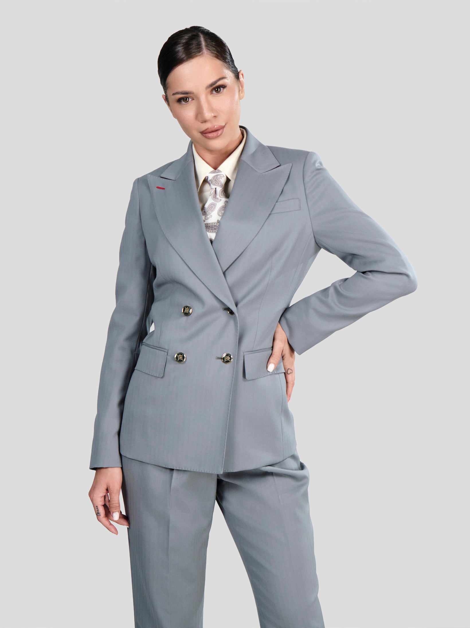 Grey Éminence – The Authority of Elegance