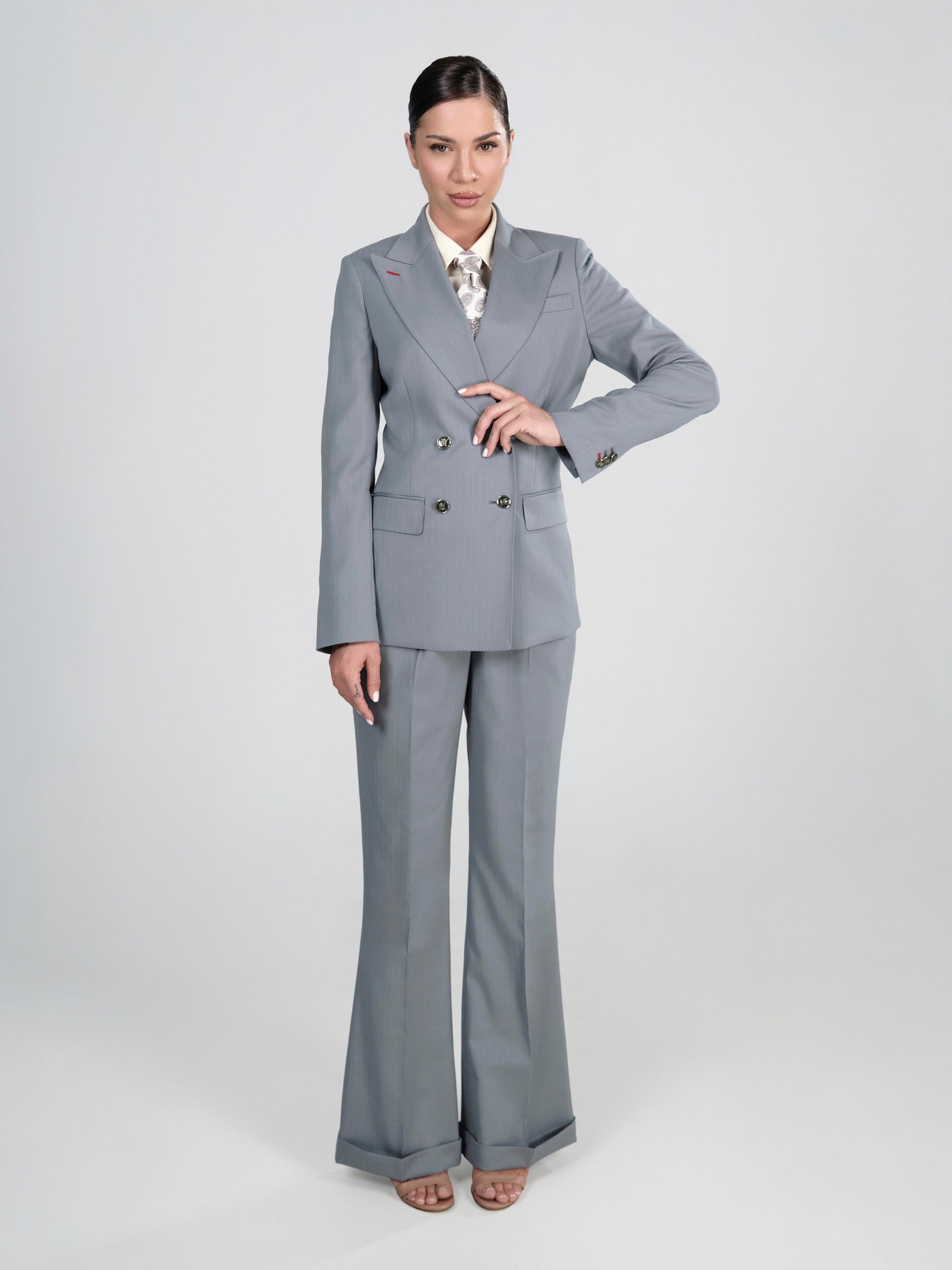 Grey Éminence – The Authority of Elegance
