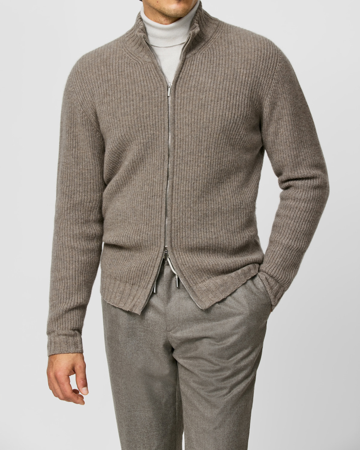 Cardigan taupe Consiglieri cu fermoar și textură reiată