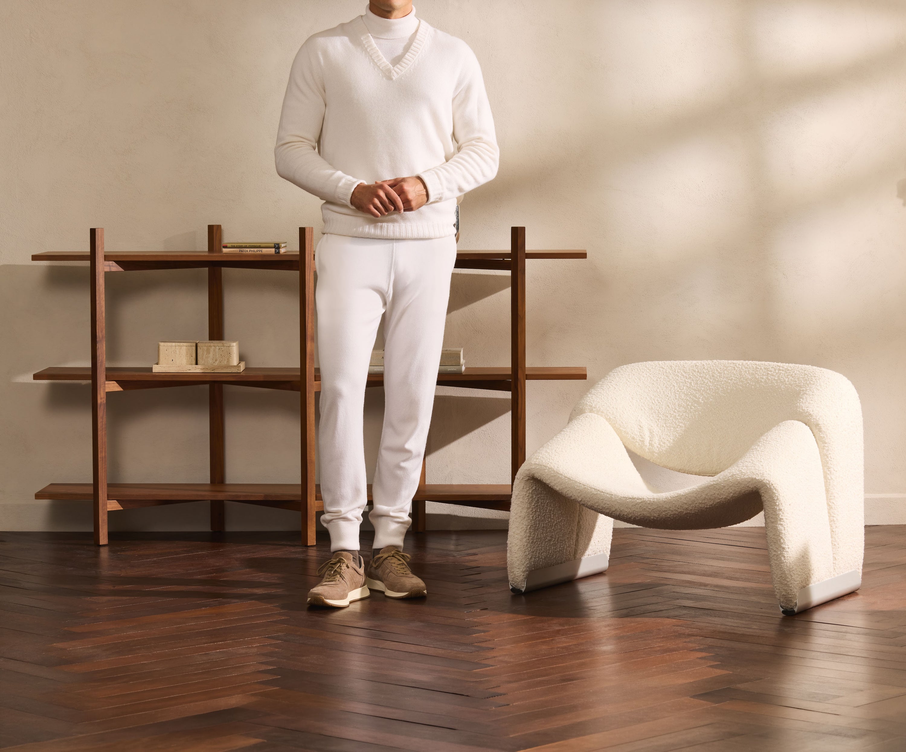 Monocrom Luxury Leisurewear — un singur ton, mai multe texturi.