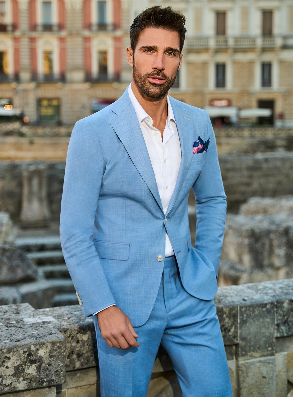 Costum Venetia Chic Consiglieri albastru deschis cu cămașă albă și batistă imprimată