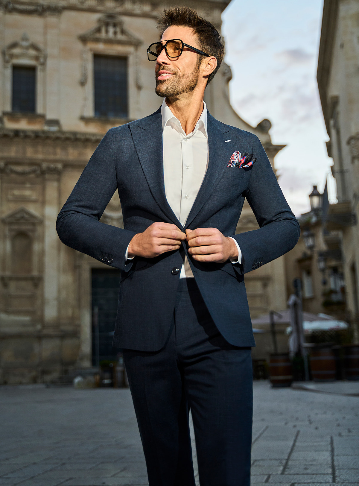 Costum Genoa Prestige Consiglieri bleumarin cu revere ascuțite și cămașă albă