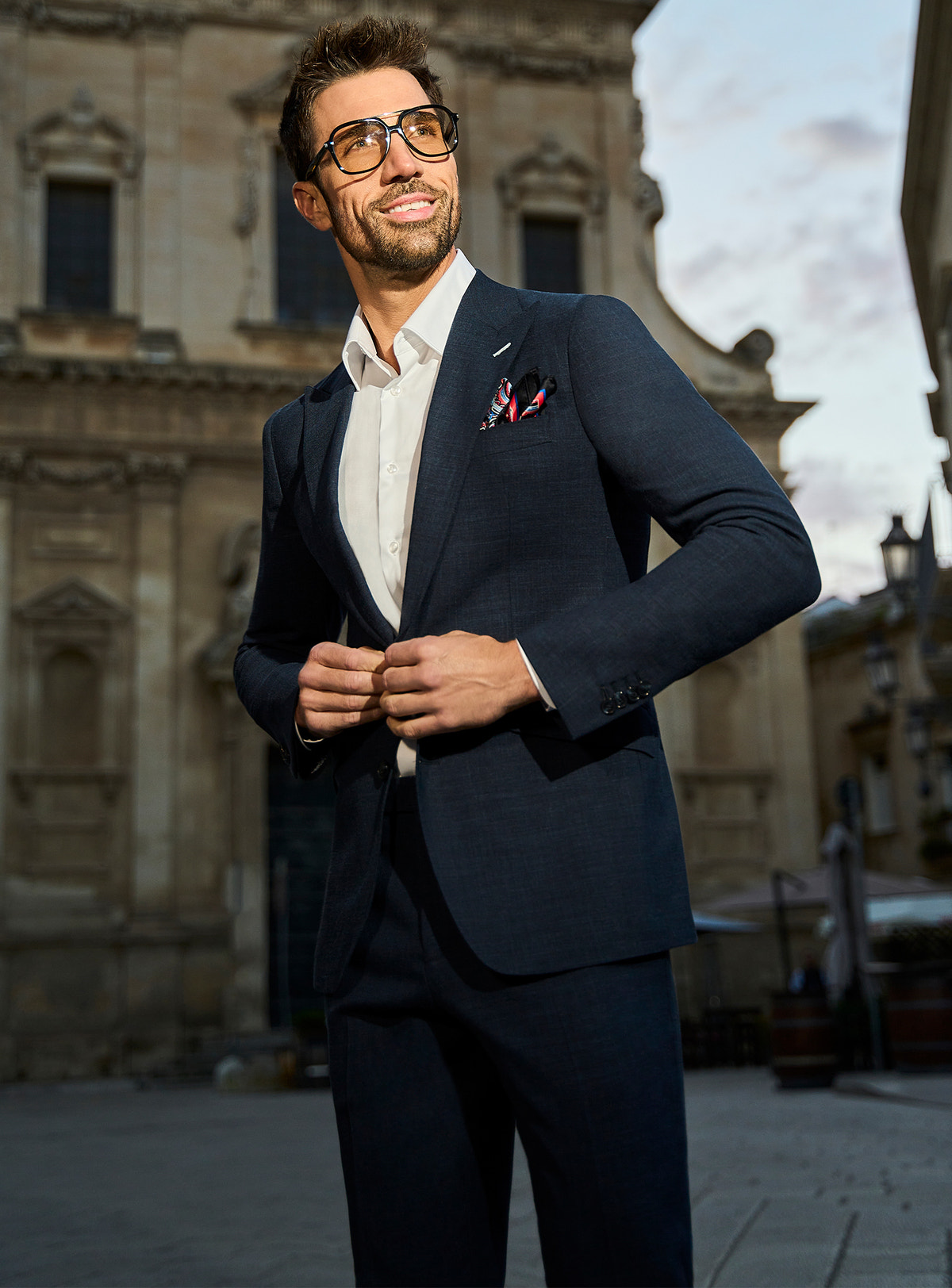 Costum Genoa Prestige Consiglieri bleumarin cu revere ascuțite și cămașă albă