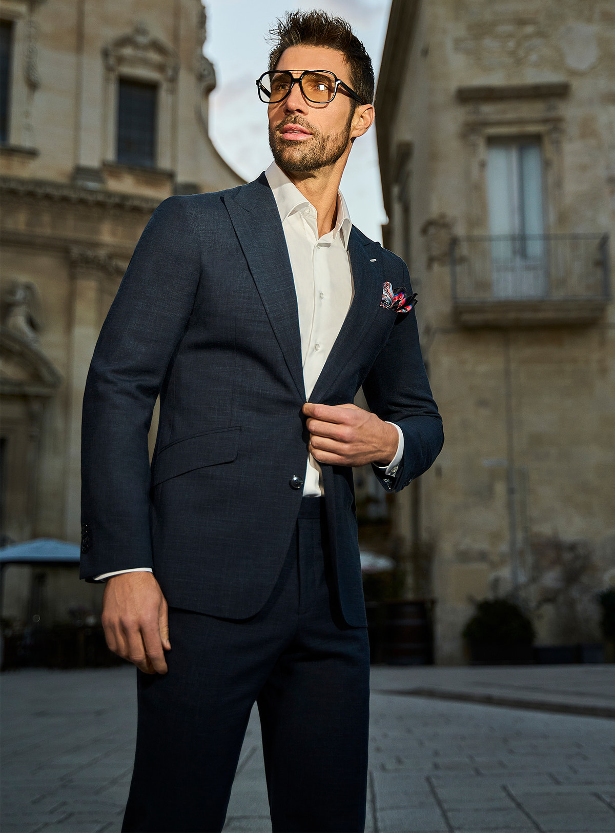 Costum Genoa Prestige Consiglieri bleumarin cu revere ascuțite și cămașă albă