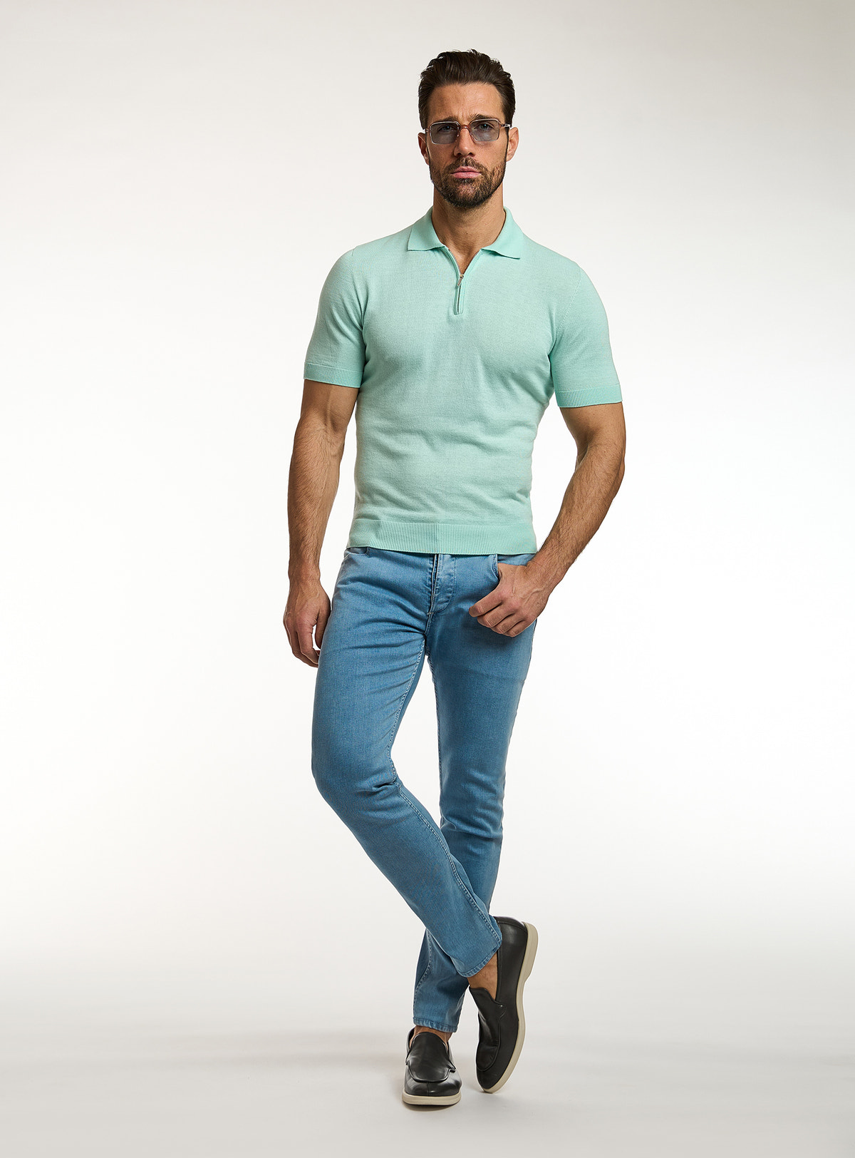 Polo Consiglieri verde mentă cu mâneci scurte și jeans albaștri