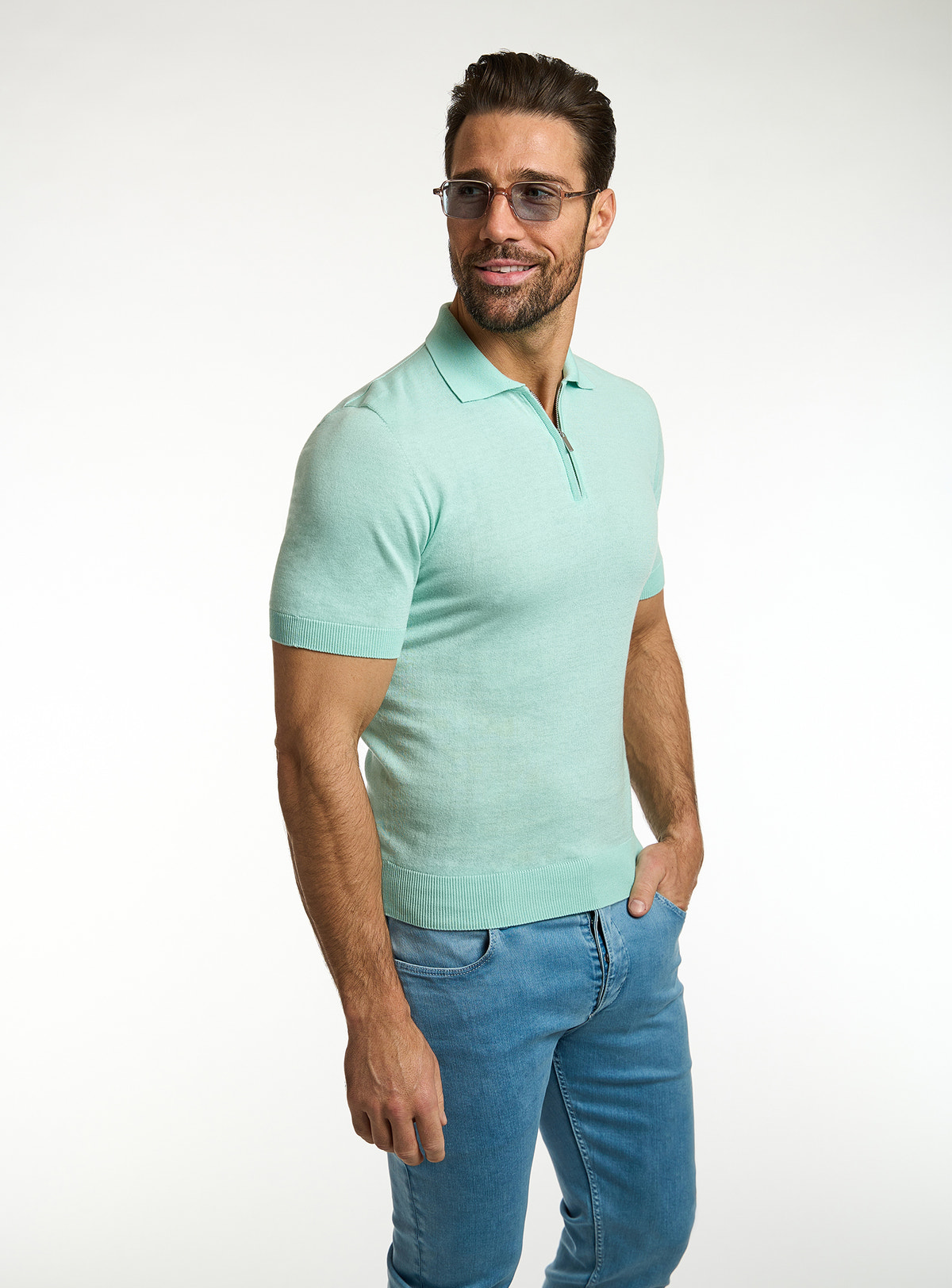 Polo Consiglieri verde mentă cu mâneci scurte și jeans albaștri