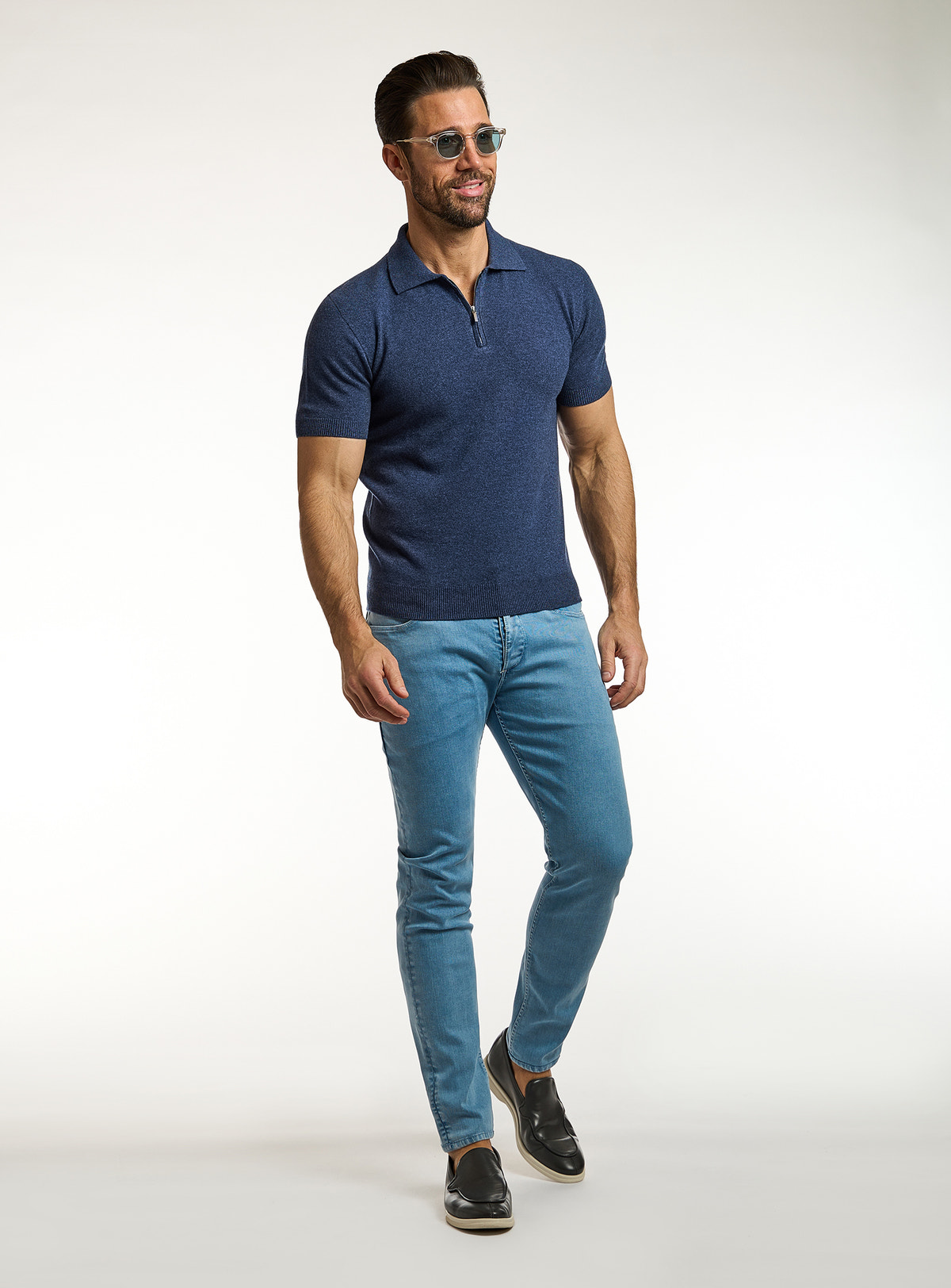 Polo Consiglieri bleumarin cu mâneci scurte și jeans albaștri