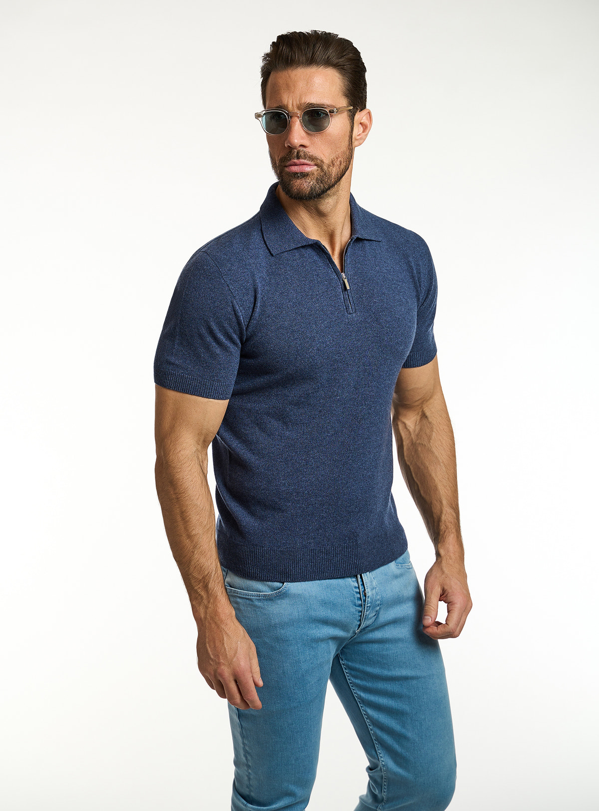 Polo Consiglieri bleumarin cu mâneci scurte și jeans albaștri