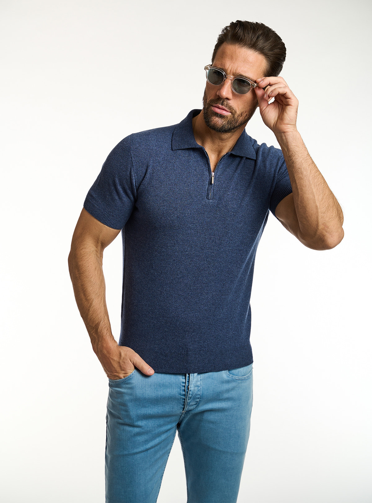 Polo Consiglieri bleumarin cu mâneci scurte și jeans albaștri