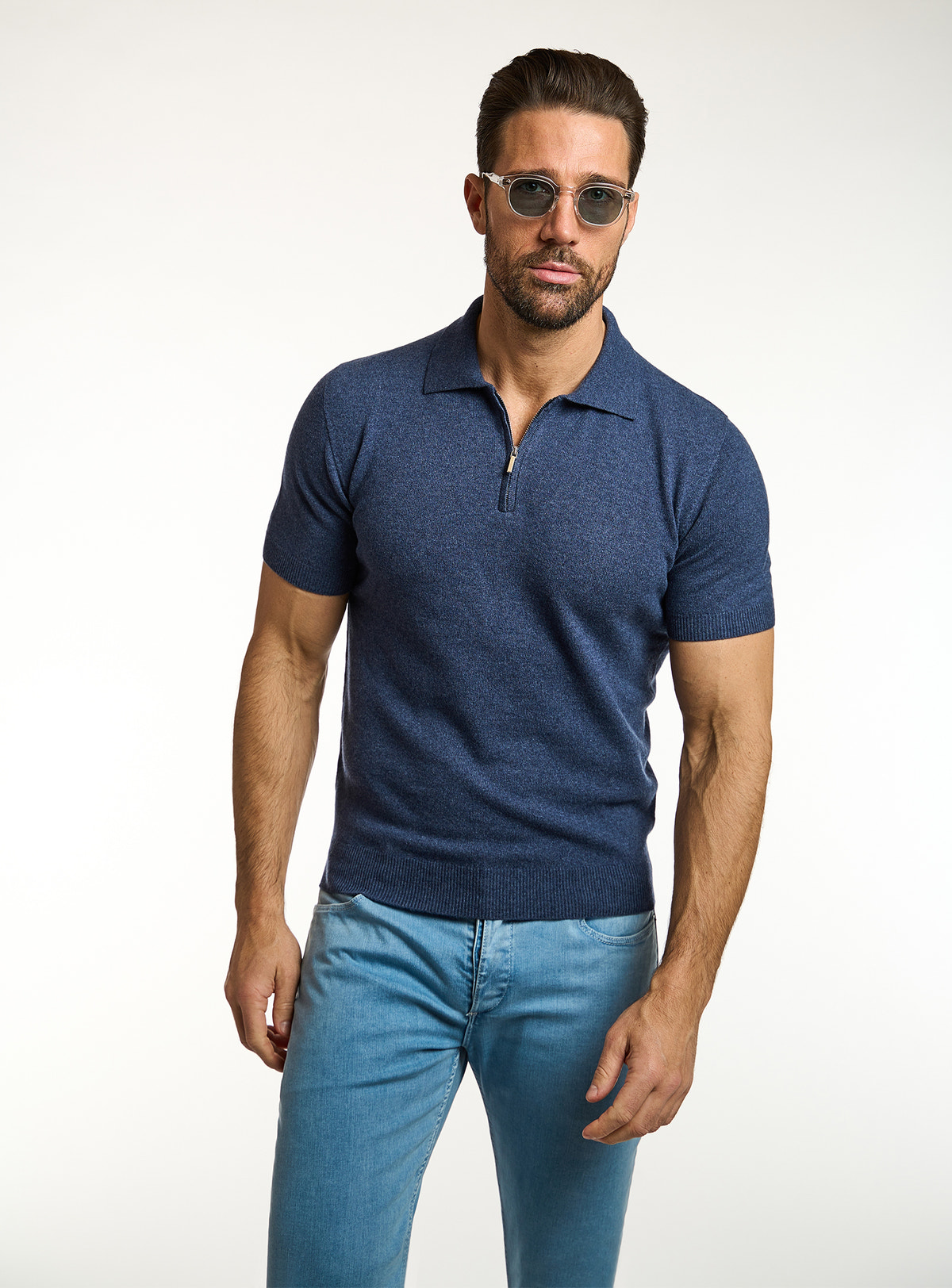 Polo Consiglieri bleumarin cu mâneci scurte și jeans albaștri