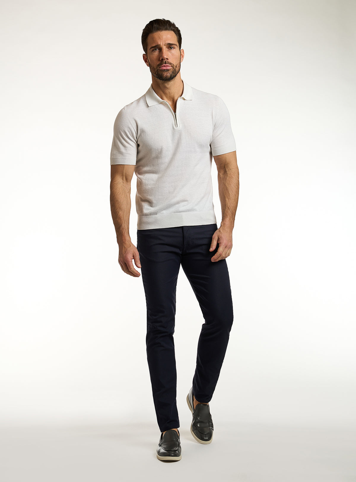 Polo Consiglieri ivoire cu fermoar scurt și pantaloni bleumarin