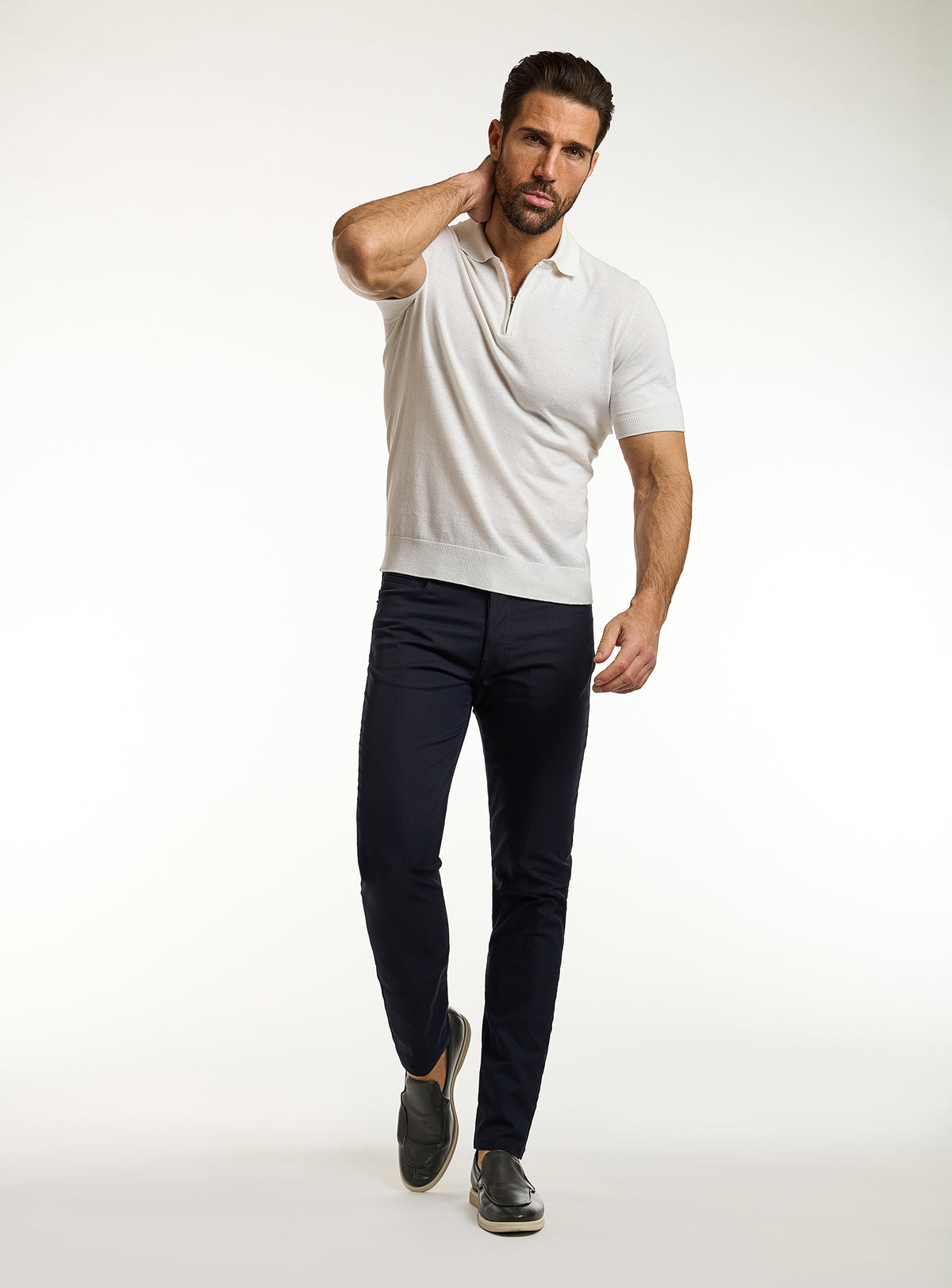 Polo Consiglieri ivoire cu fermoar scurt și pantaloni bleumarin