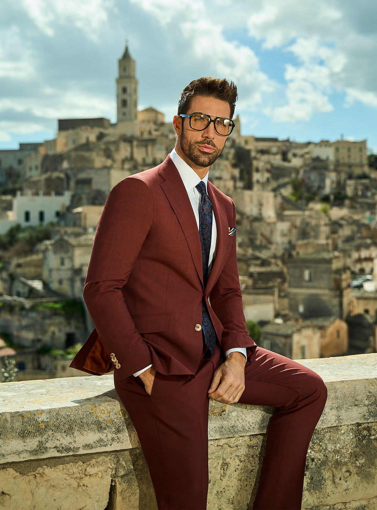 Costum Napoli Luxury Consiglieri bordo cu cămașă albă și cravată bleumarin