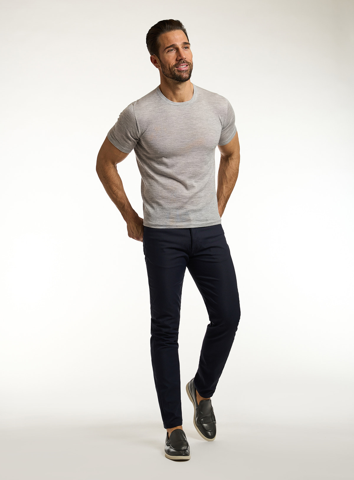 Tricou Consiglieri gri deschis cu decolteu rotund și pantaloni bleumarin