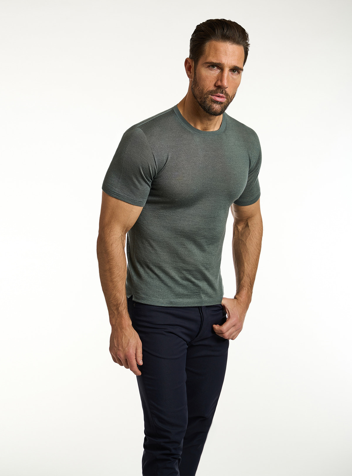 Tricou Consiglieri verde închis cu decolteu rotund și pantaloni bleumarin