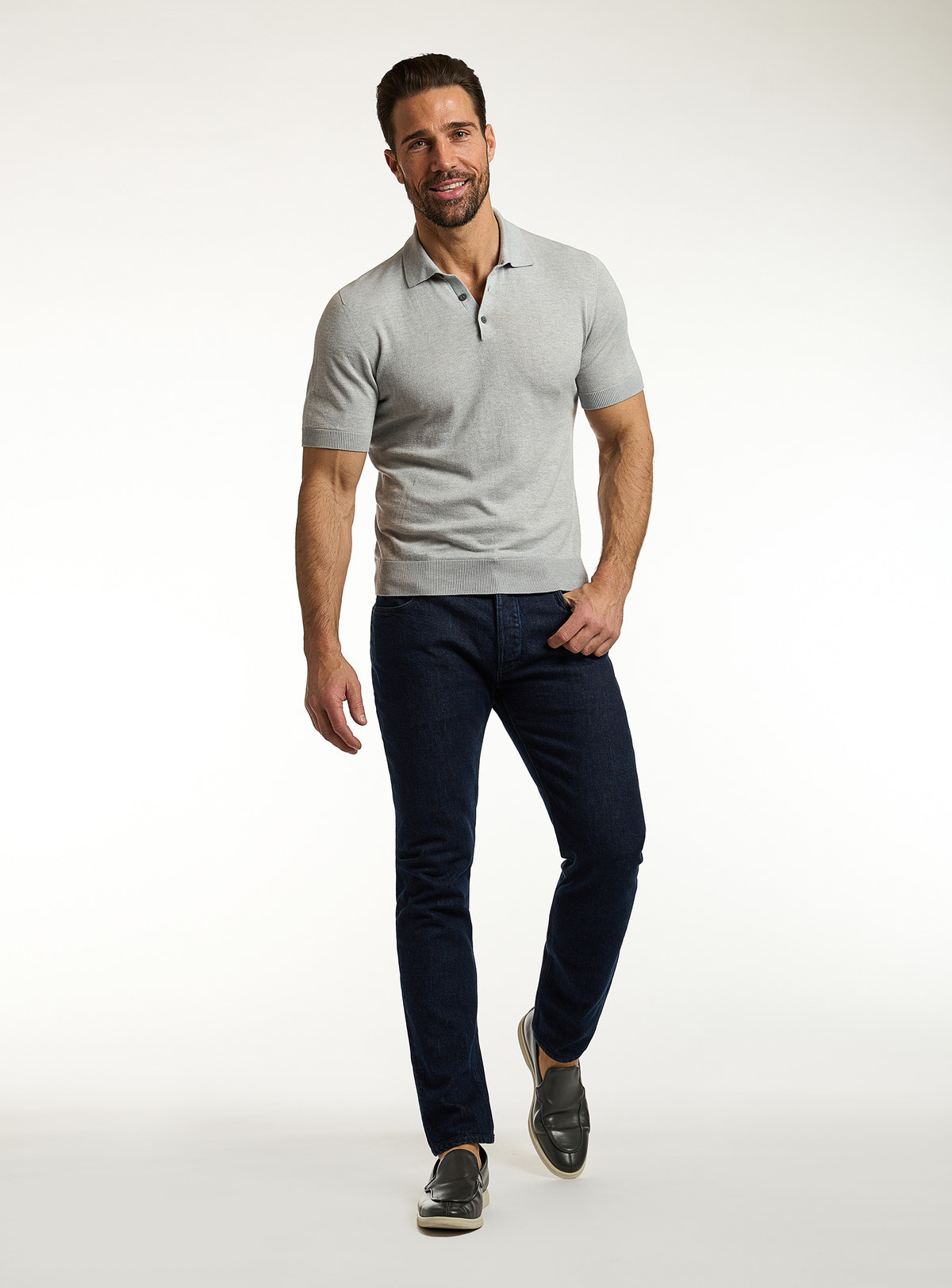 Polo Consiglieri gri deschis cu nasturi și pantaloni bleumarin