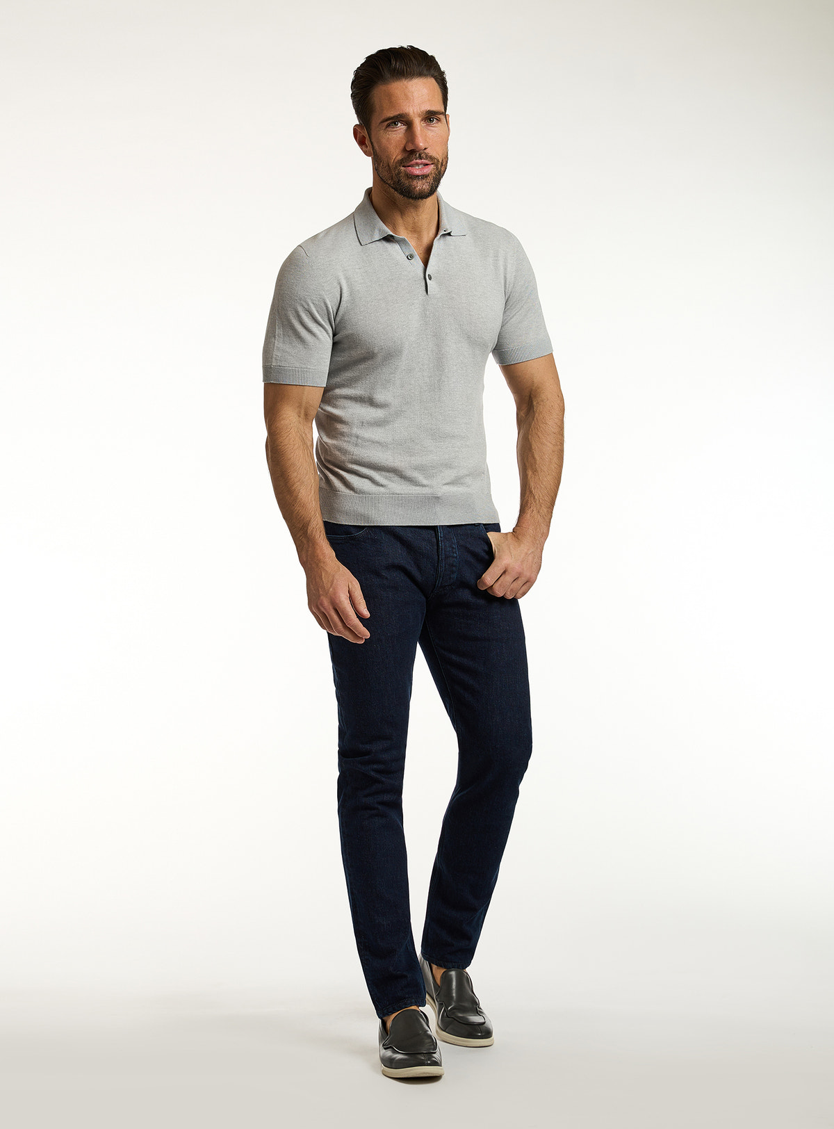 Polo Consiglieri gri deschis cu nasturi și pantaloni bleumarin