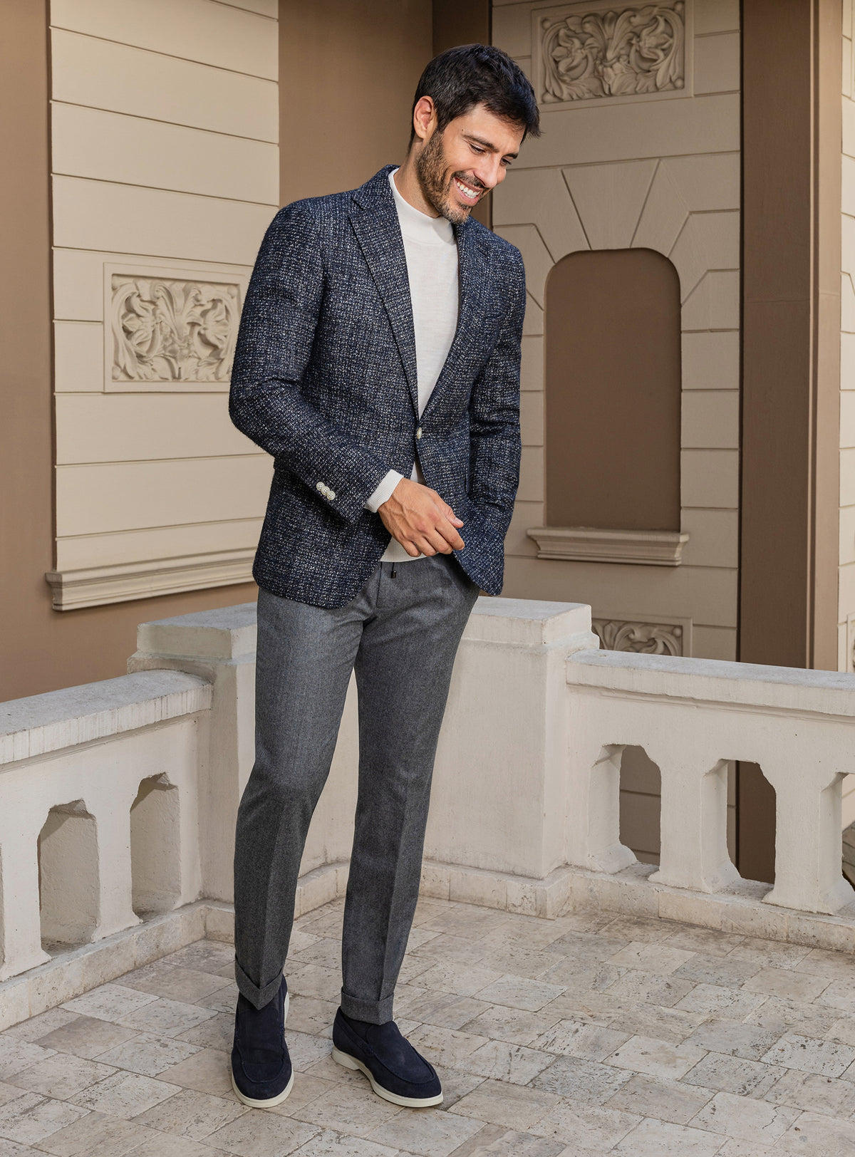 Ținută Consiglieri cu sacou bleumarin texturat și pantaloni gri