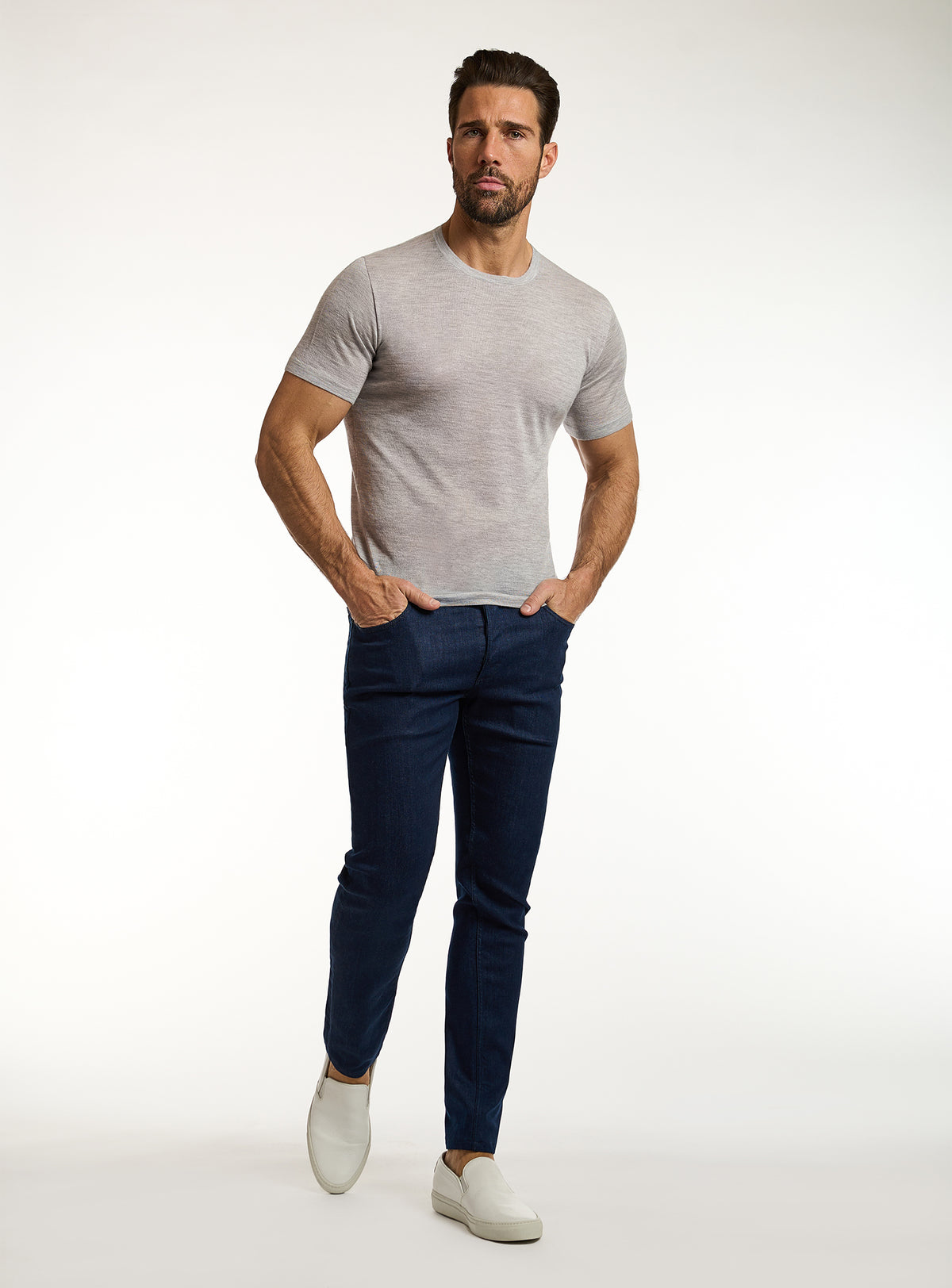 Tricou Consiglieri gri deschis cu decolteu rotund și pantaloni bleumarin