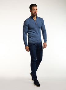 Jeans Consiglieri bleumarin cu pulover albastru cu fermoar scurt