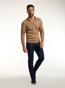 Pulover Consiglieri camel cu guler polo și pantaloni bleumarin