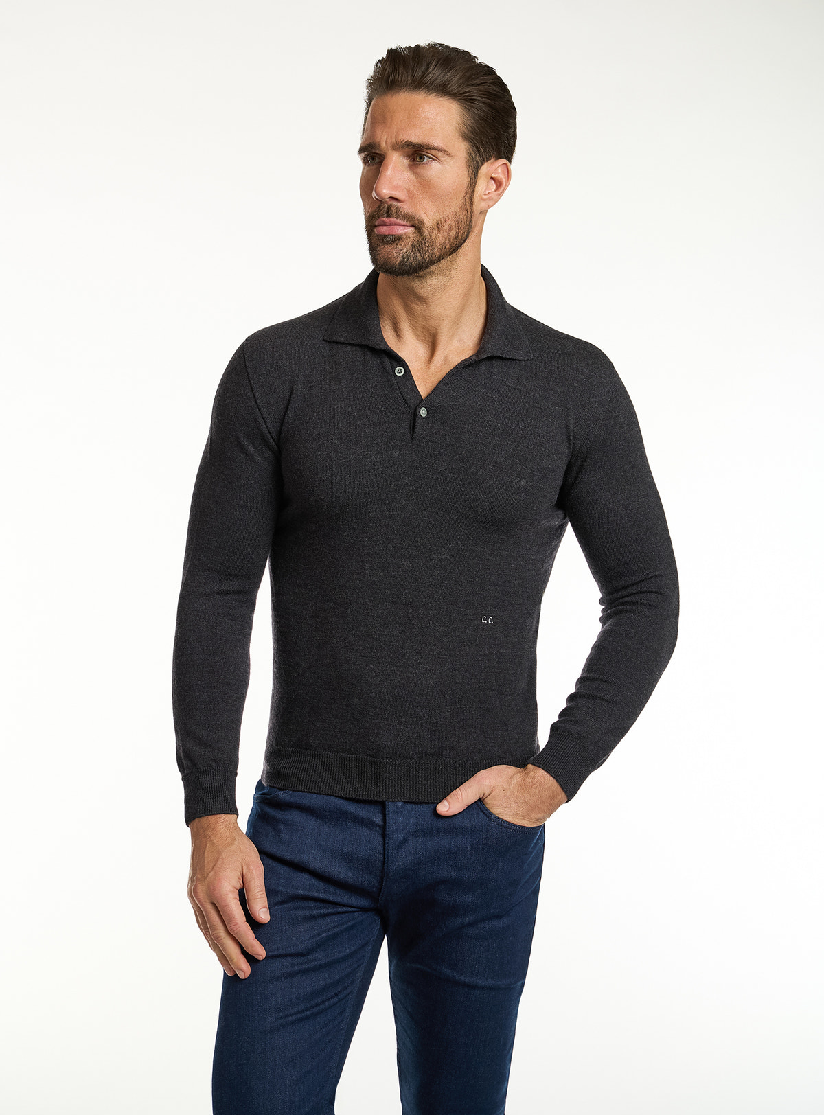 Pulover Consiglieri negru cu guler polo și jeans bleumarin