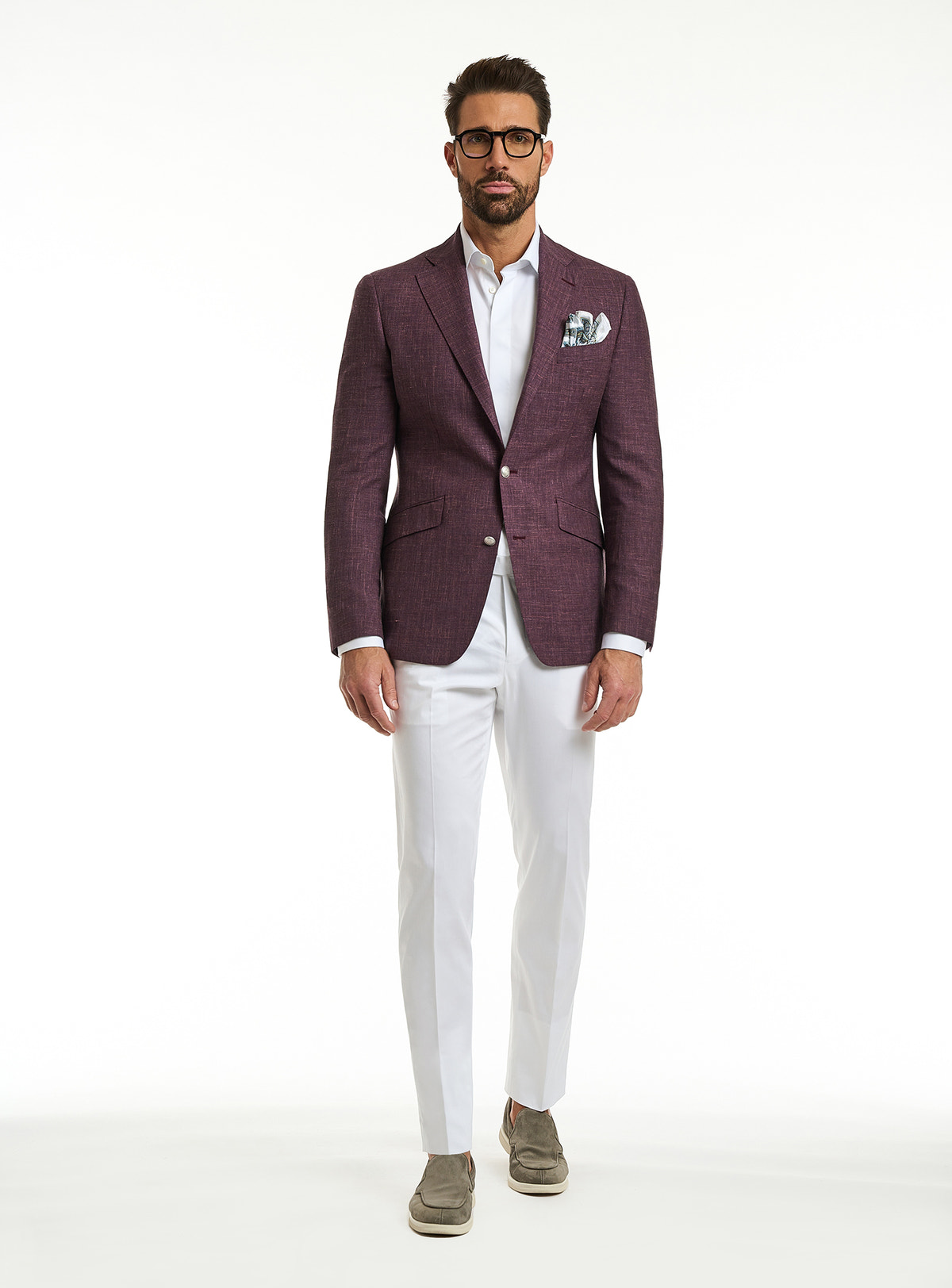 Sacou Genova Sophisticato Consiglieri în nuanță de prună, cu cămașă albă și pantaloni albi