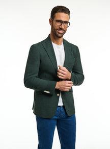 Sacou Consiglieri verde închis cu tricou alb și jeans albaștri