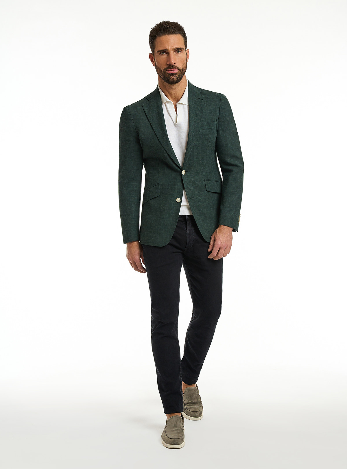 Jeans Consiglieri negri cu sacou verde închis și cămașă albă