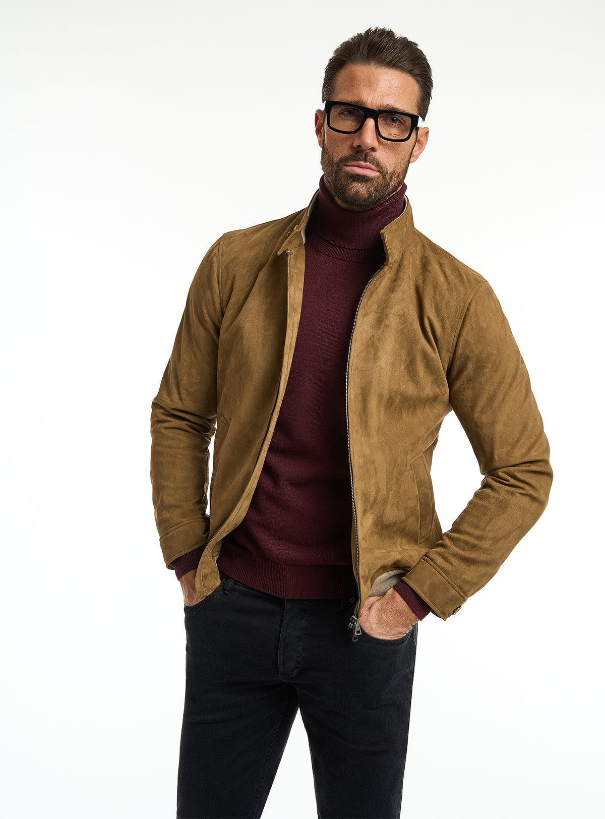 Jachetă Consiglieri cognac cu fermoar, maletă bordo și pantaloni negri