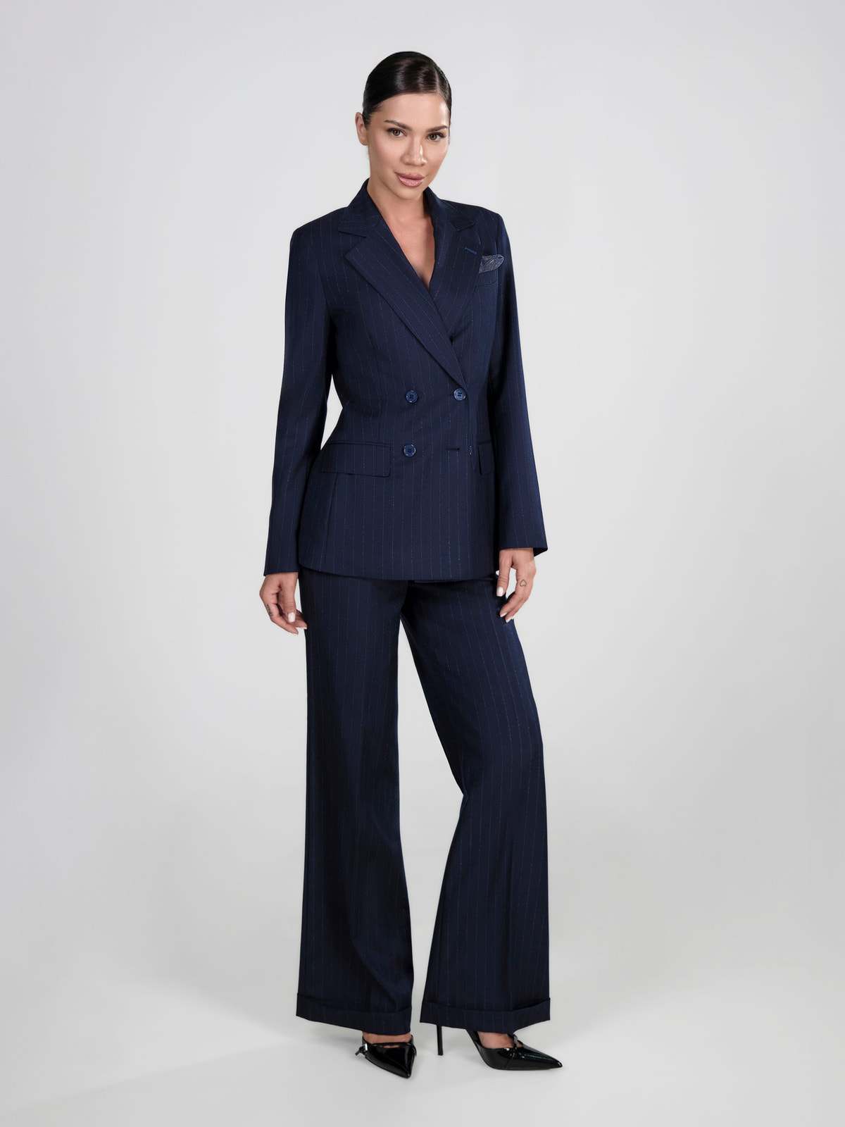 Costum de damă bleumarin Consiglieri DONNA, cu sacou la două rânduri de nasturi și pantaloni largi