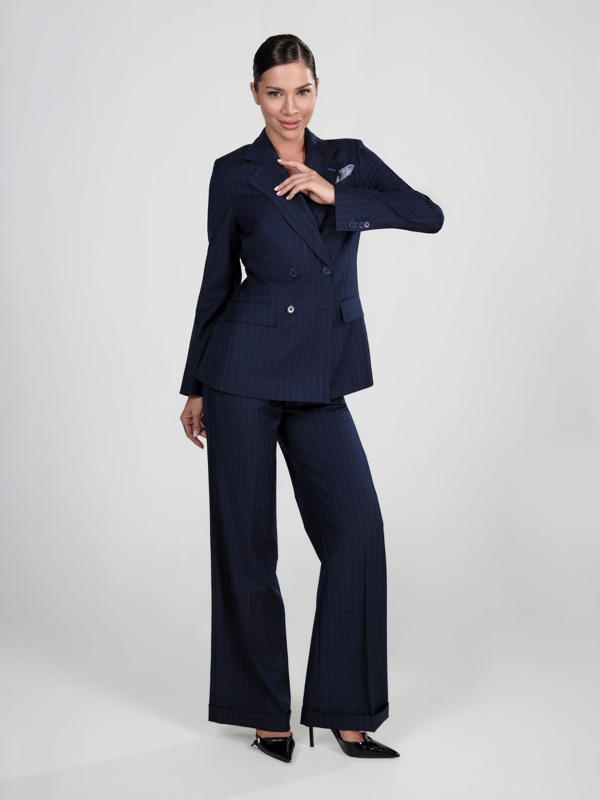 Costum de damă bleumarin Consiglieri DONNA, cu sacou la două rânduri de nasturi și pantaloni largi