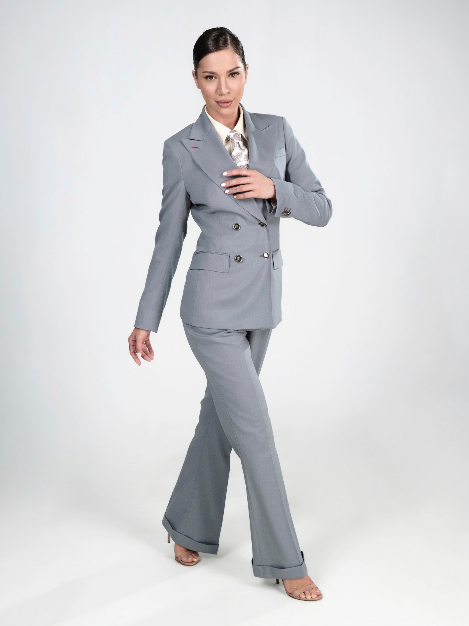 Grey Éminence – The Authority of Elegance