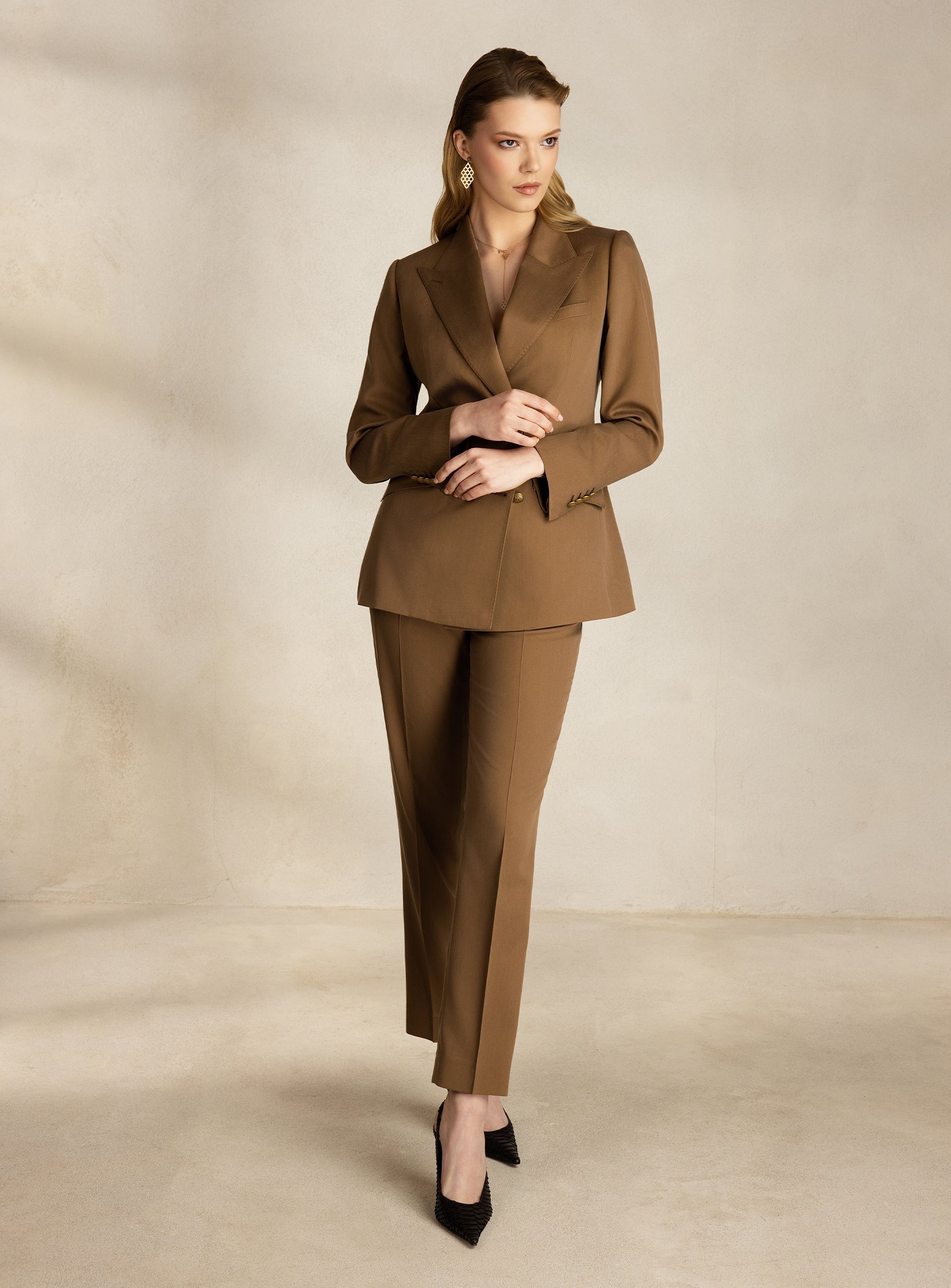 COSTUM IMPERIA