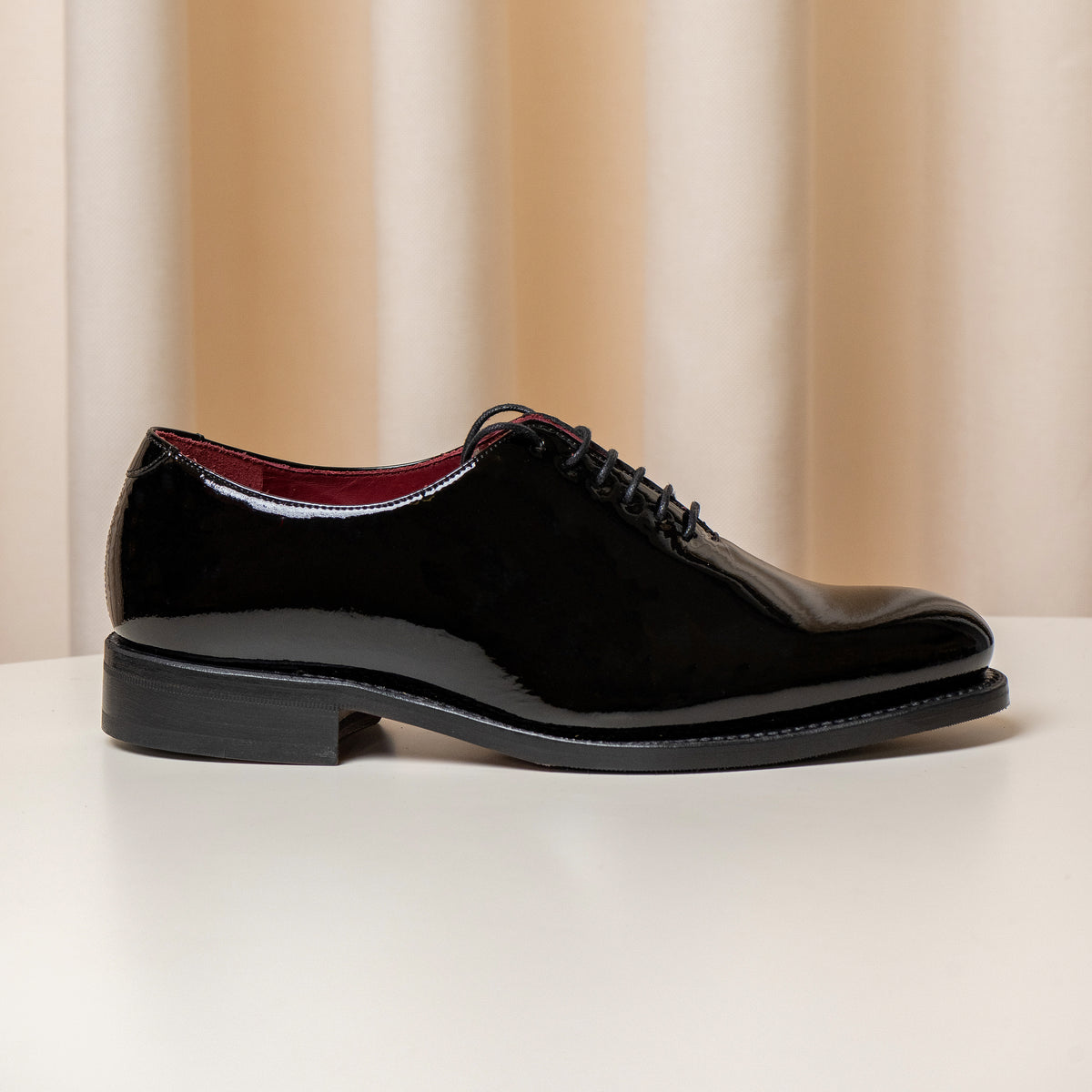 Pantofi Consiglieri Oxford negri cu luciu intens și șireturi fine