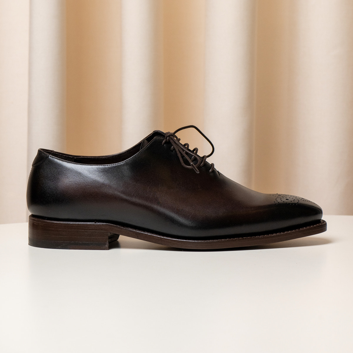 Pantofi Consiglieri Oxford maro închis cu formă alungită și șireturi