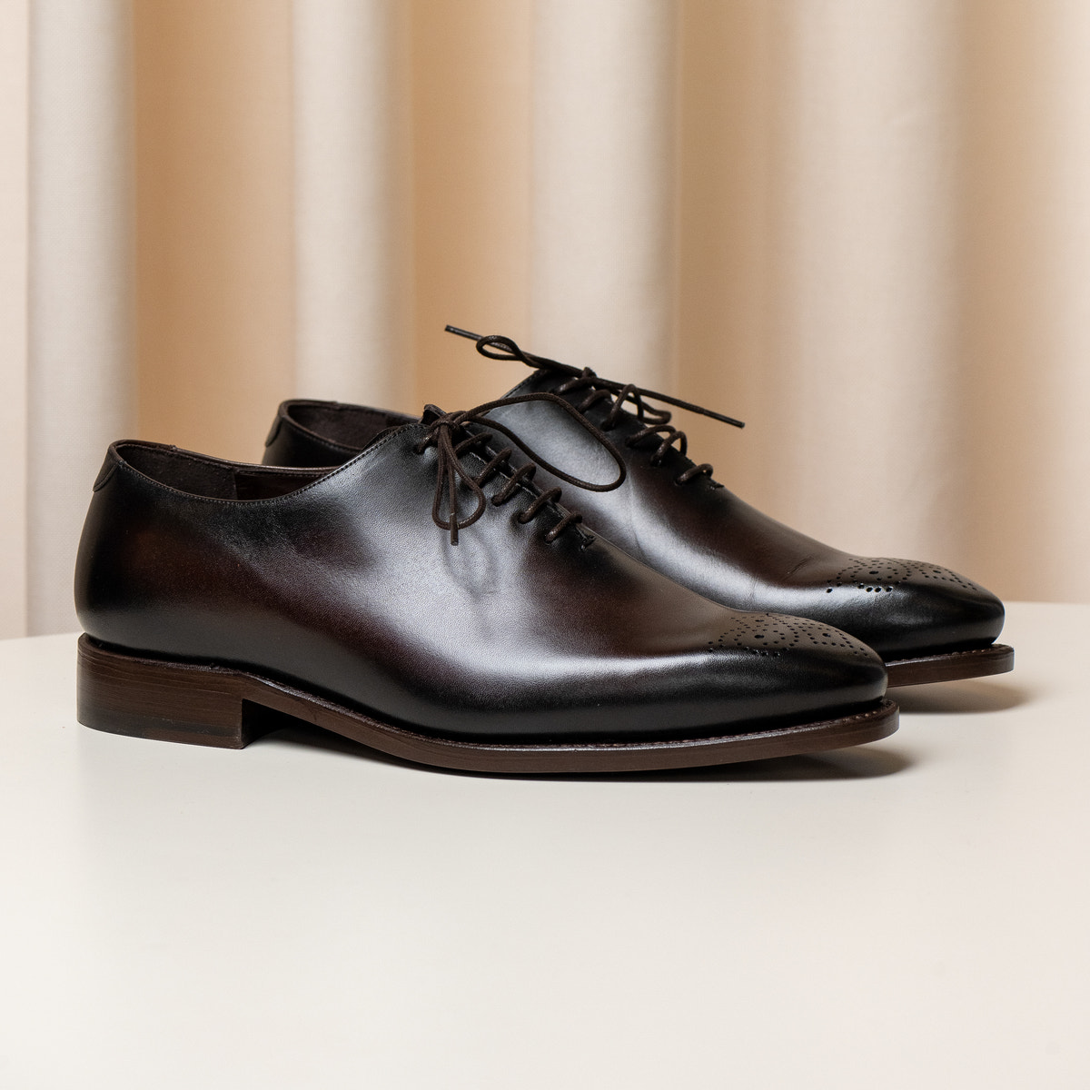 Pantofi Consiglieri Oxford maro închis cu formă alungită și șireturi