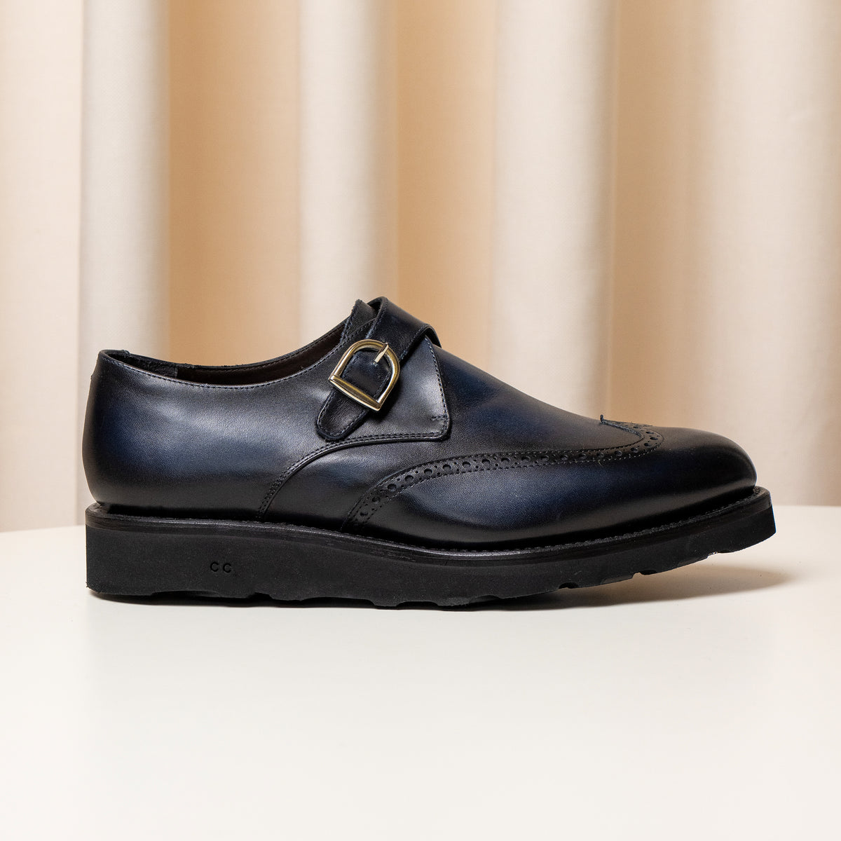 Pantofi Consiglieri bleumarin cu o cataramă și perforații decorative