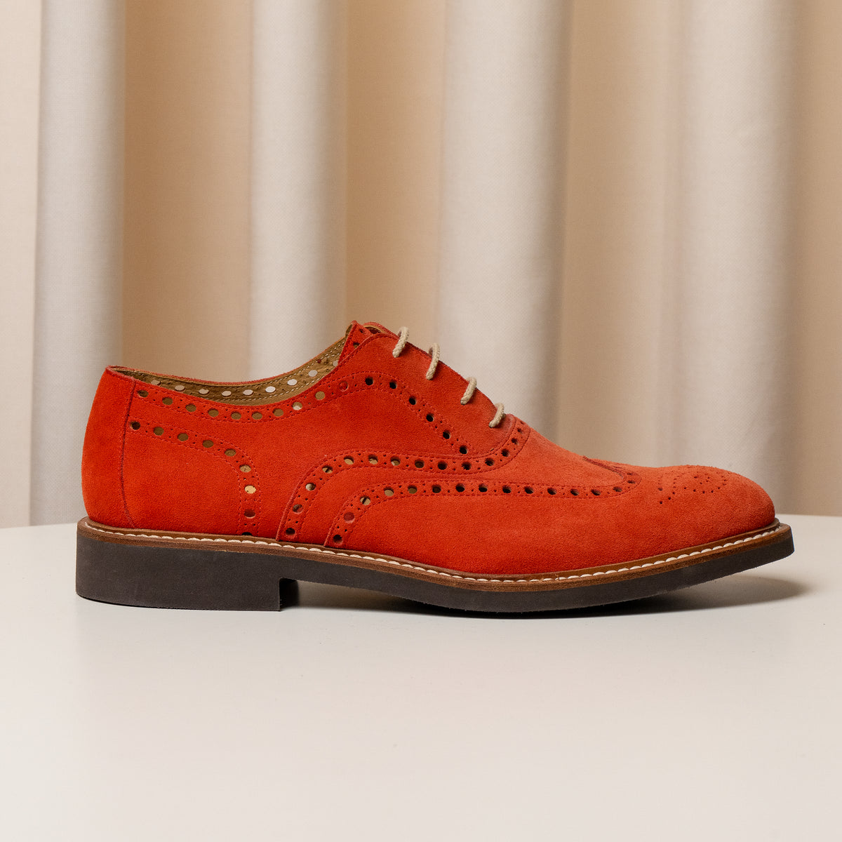 Pantofi Consiglieri Derby portocalii cu perforații decorative și textură catifelată
