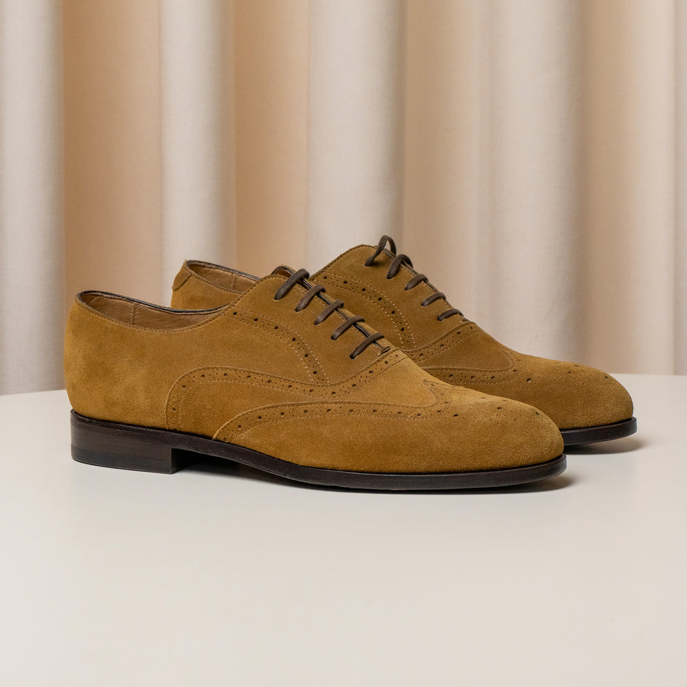 Pantofi Consiglieri Oxford ocru cu textură catifelată și perforații decorative