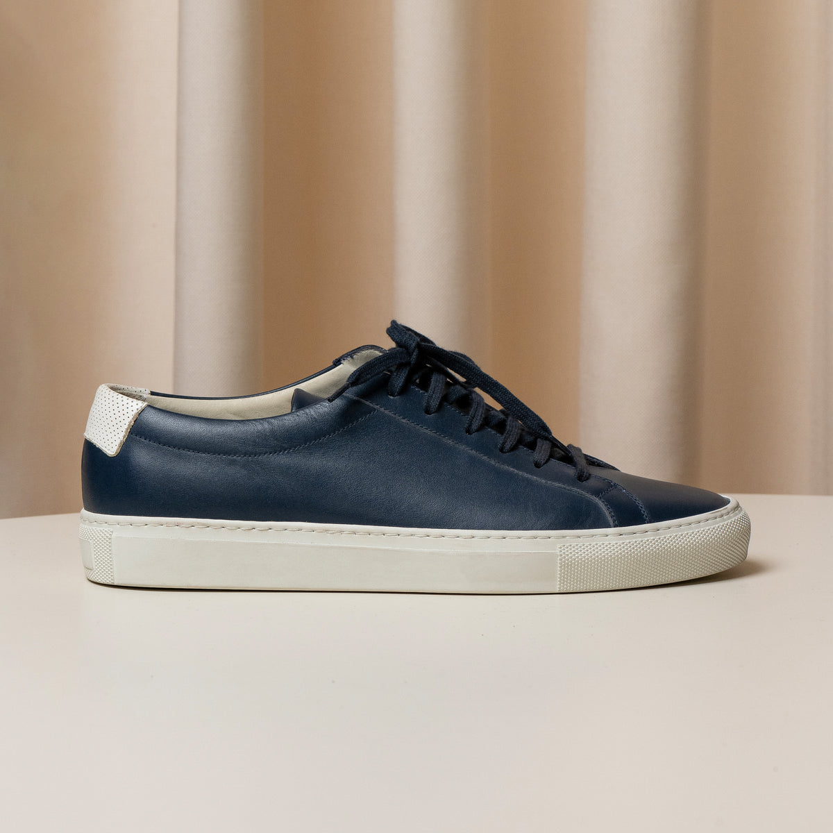 Pantofi Consiglieri sport bleumarin cu șireturi și talpă albă