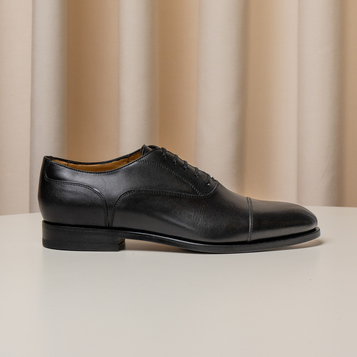 Pantofi Consiglieri Oxford negri cu șireturi și vârf delimitat