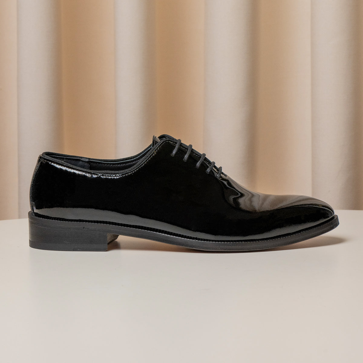 Pantofi Consiglieri Oxford negri cu luciu intens și șireturi fine