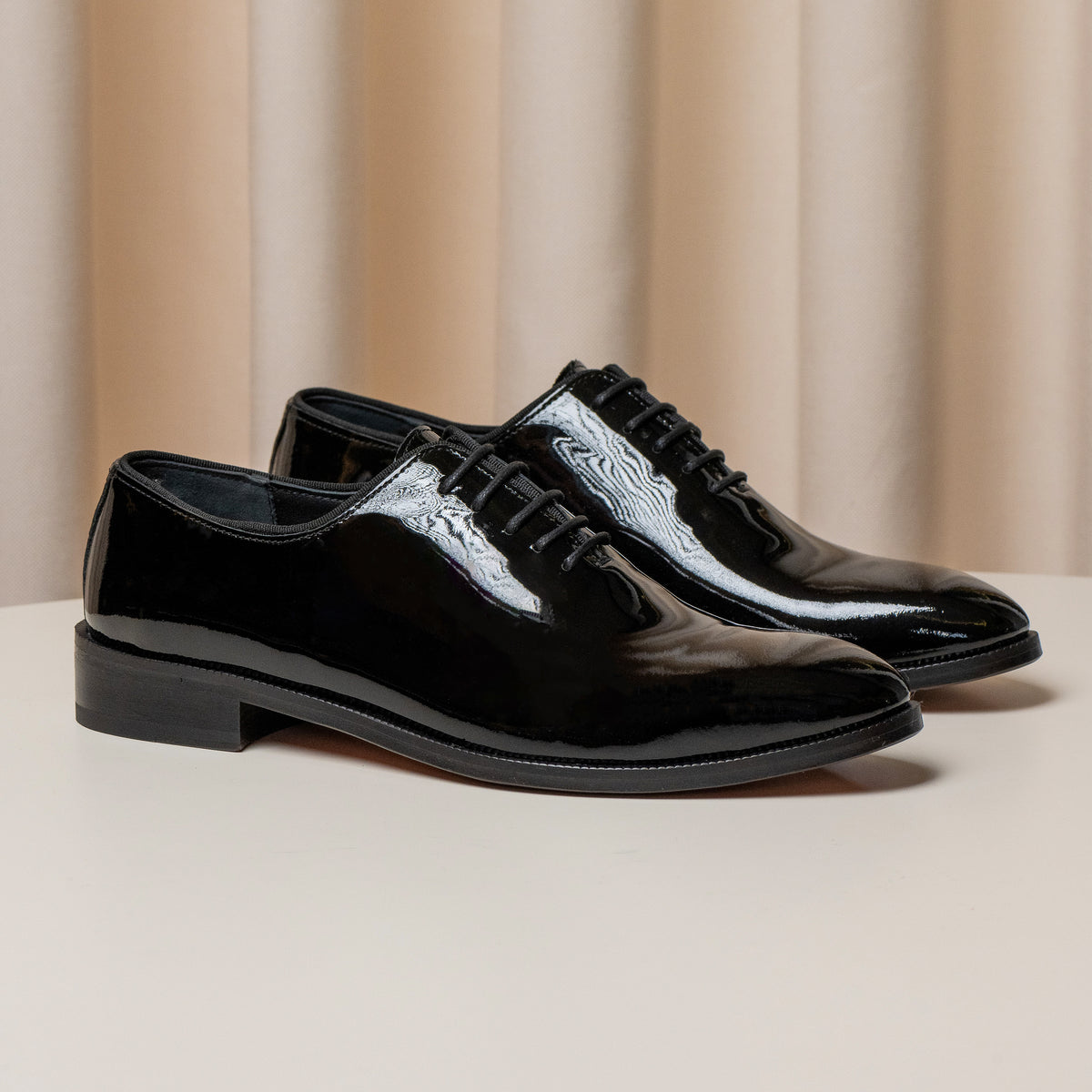 Pantofi Consiglieri Oxford negri cu luciu intens și șireturi fine